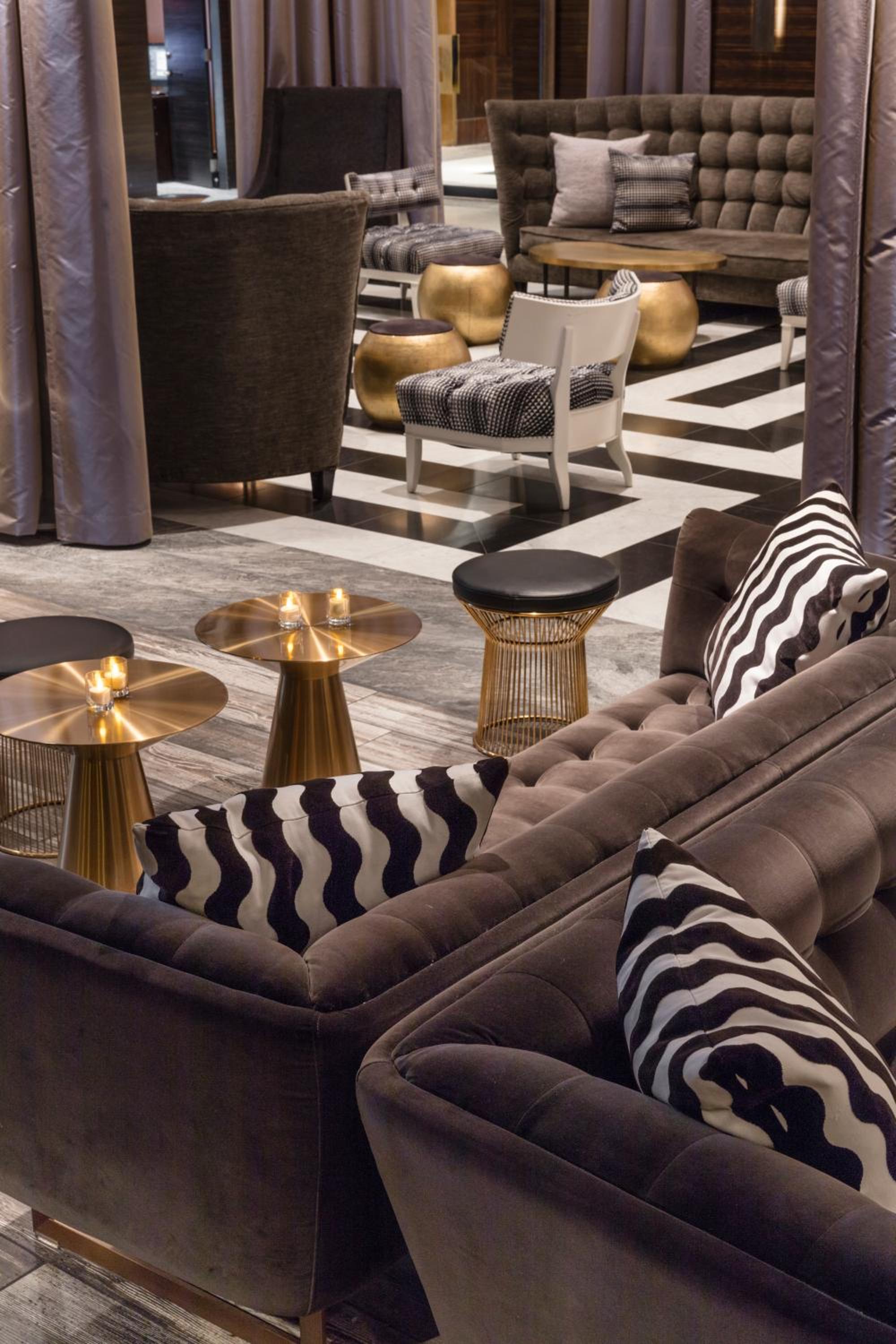 Empire Hotel 21