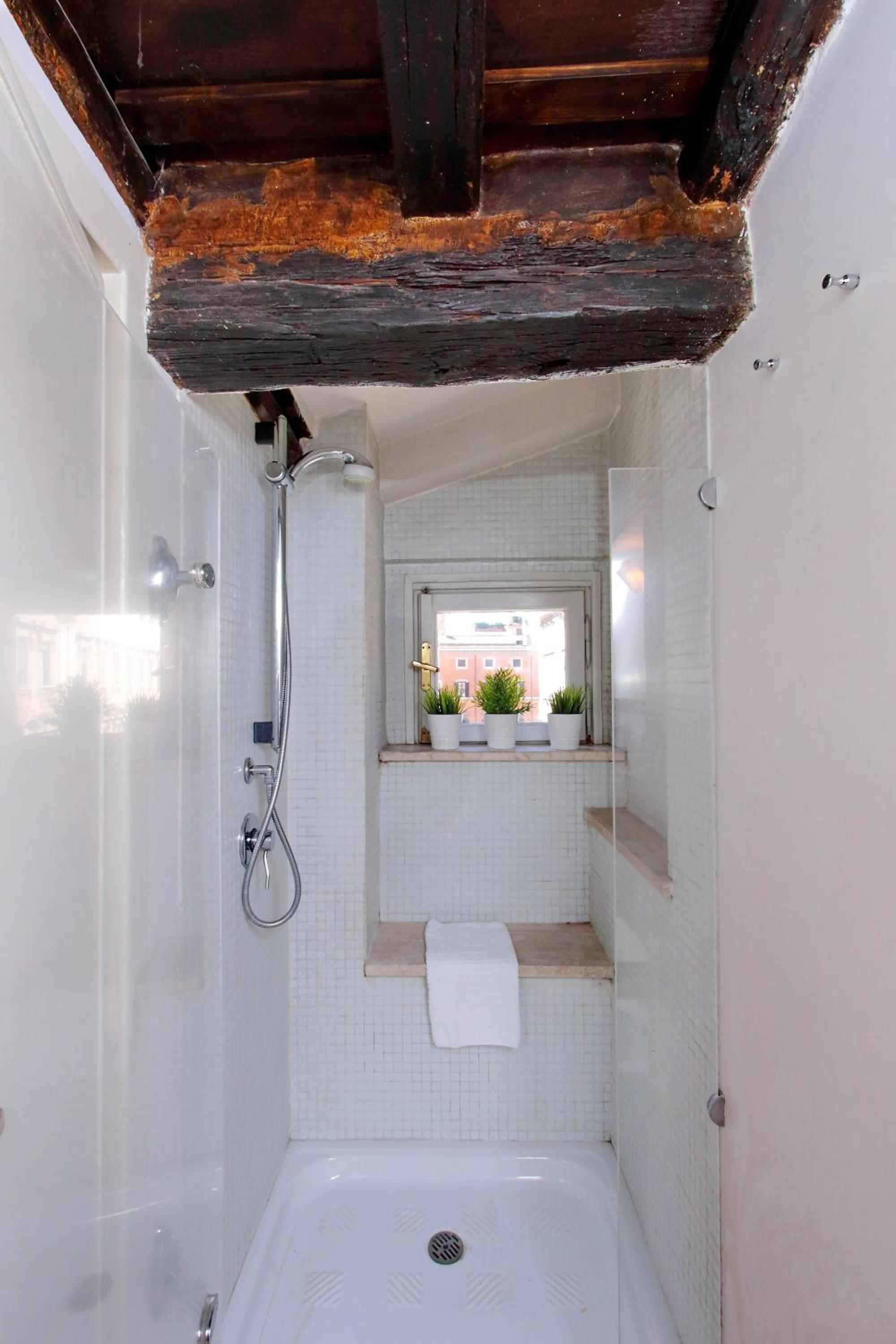 Rent in Rome Trevi Fountain Suite