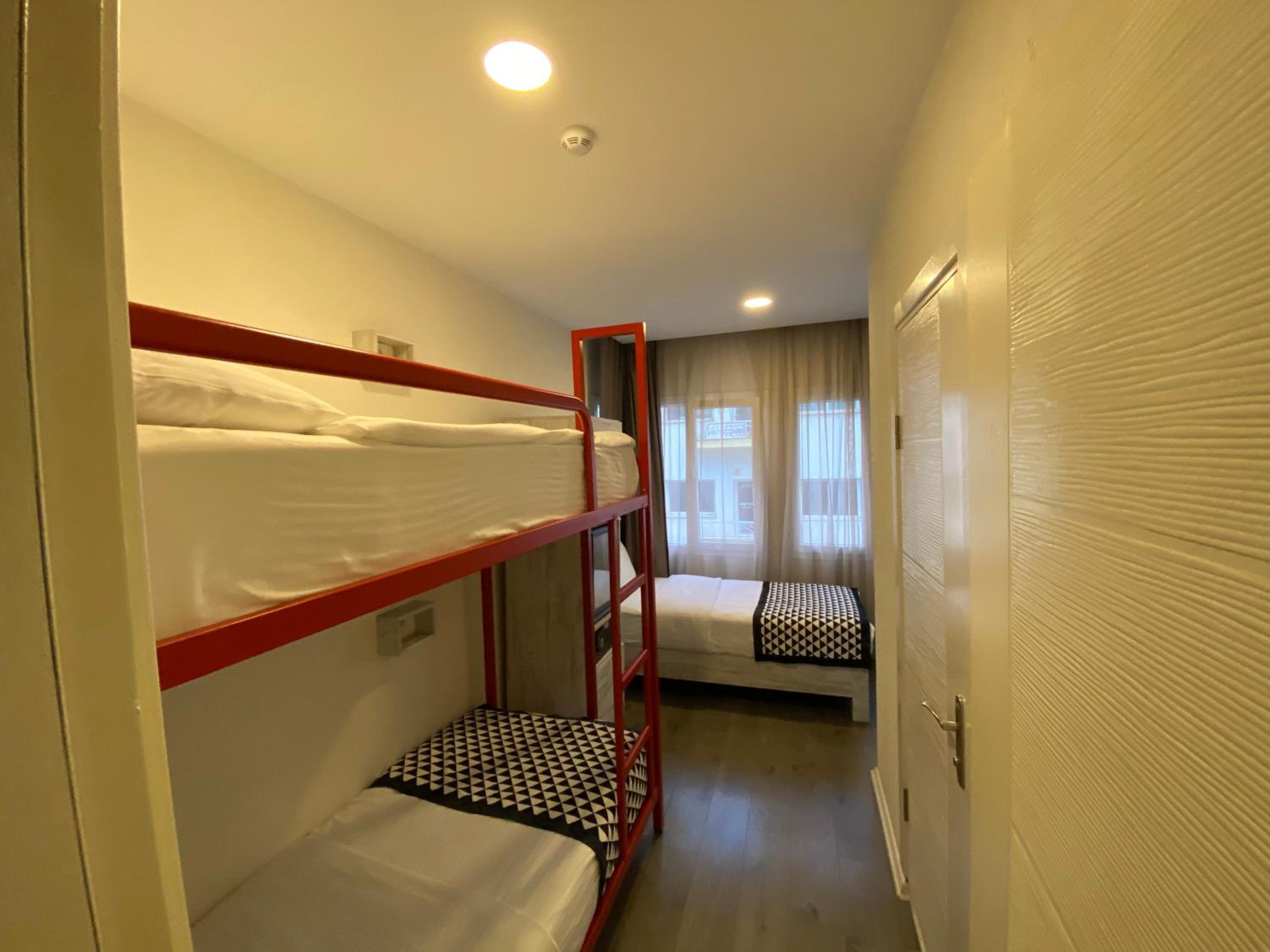 Piano Hotel - Image 27