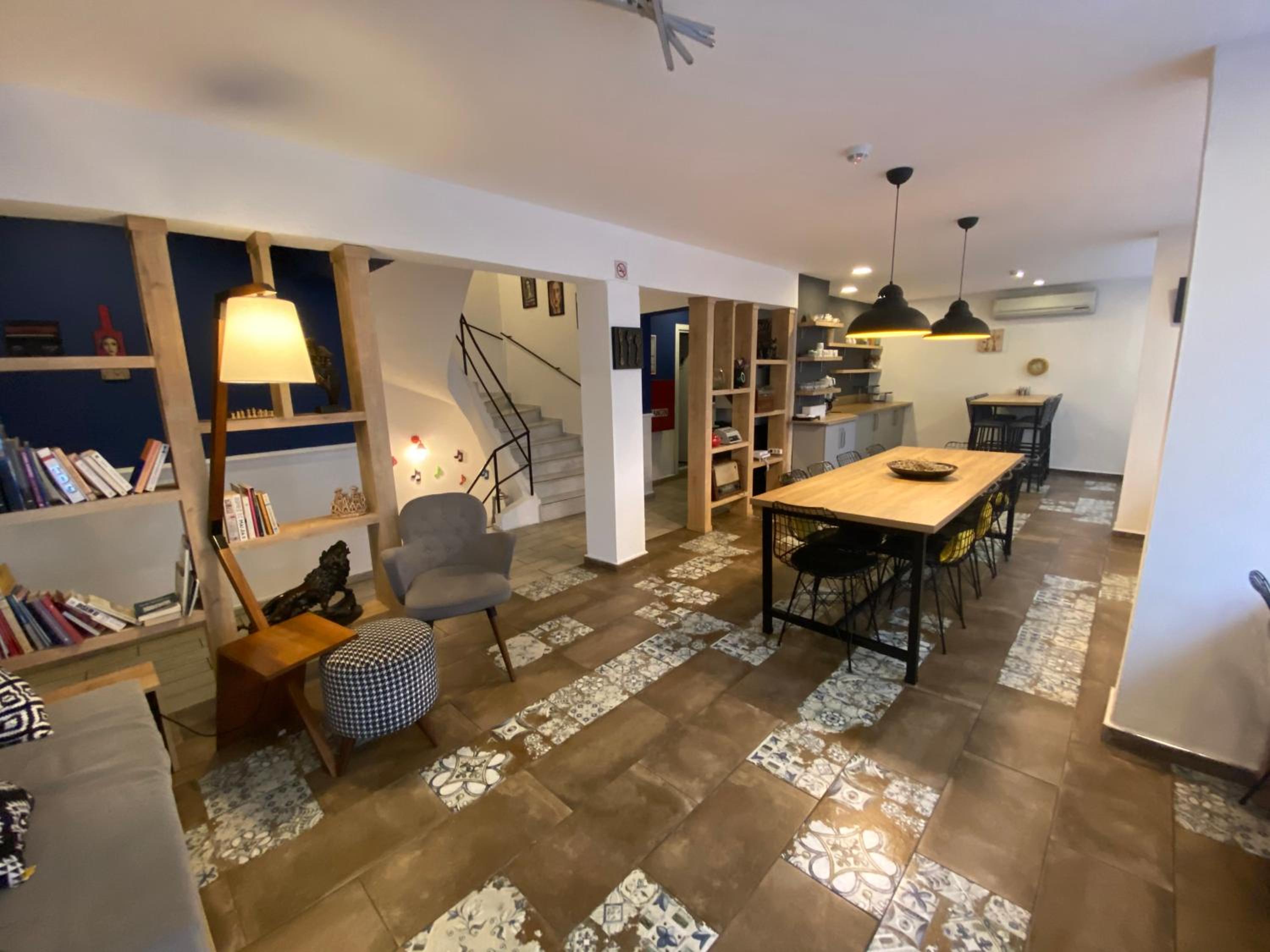 Piano Hotel - Image 17