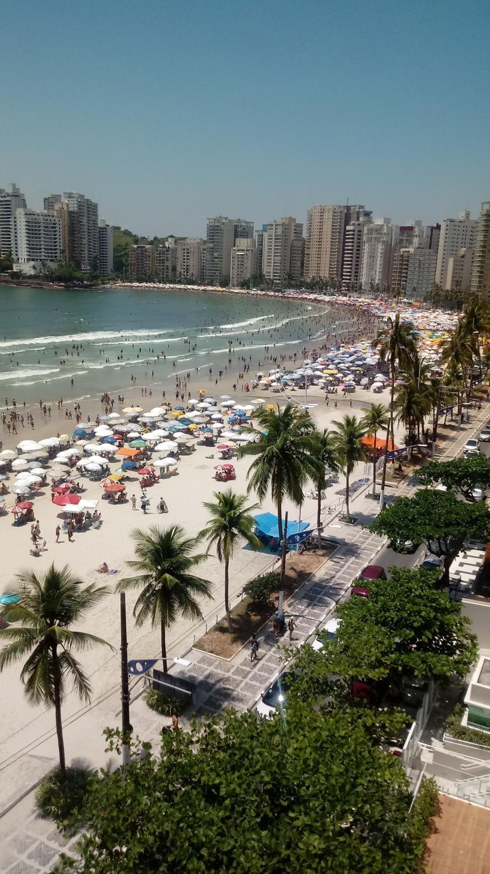 Apto frente praia Asturia Guaruja
