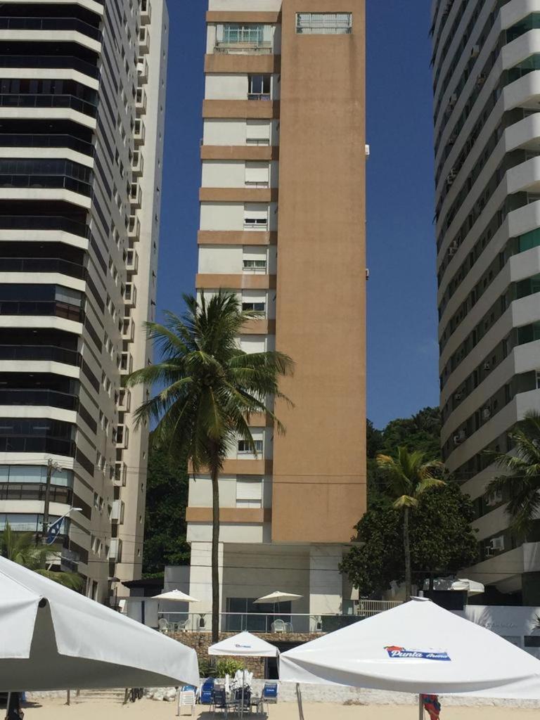 Apto frente praia Asturia Guaruja