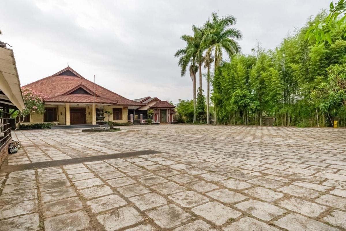 RedDoorz Syariah near Gor Ken Arok view 2