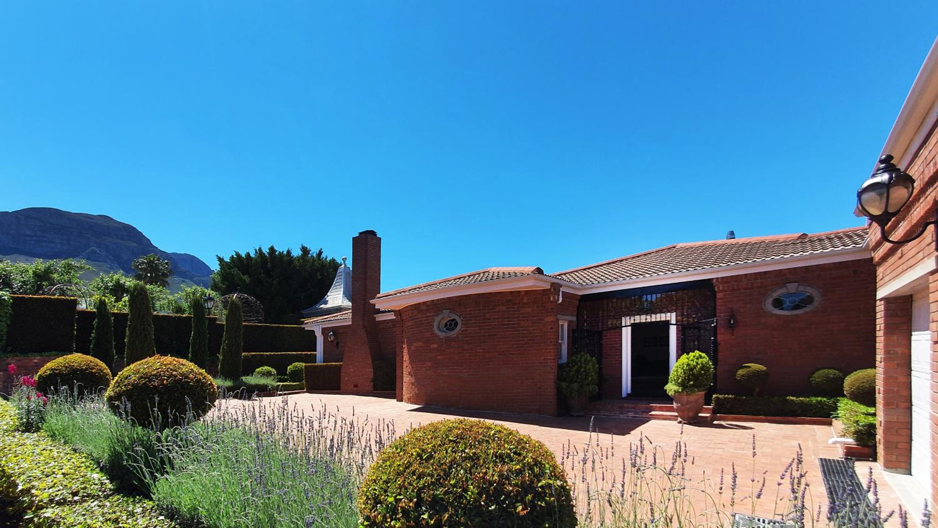 Hotel Villa Adalbert Guesthouse - Image 1