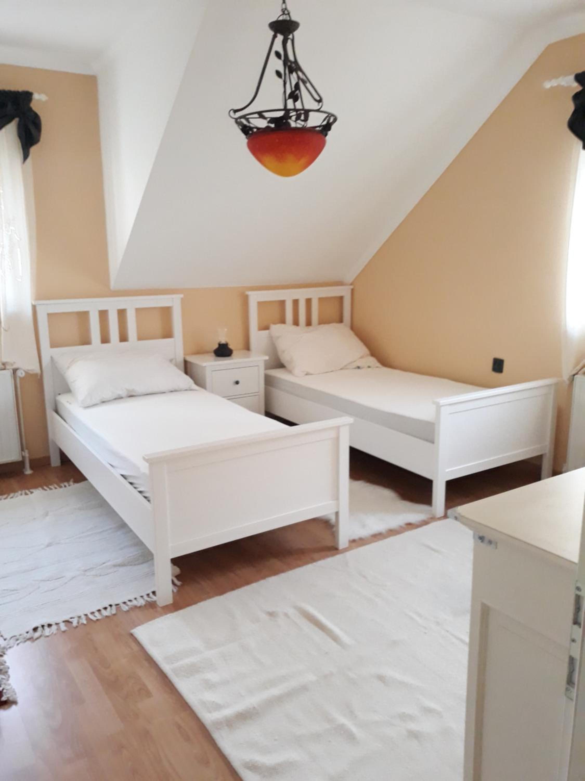 Bed & Pool