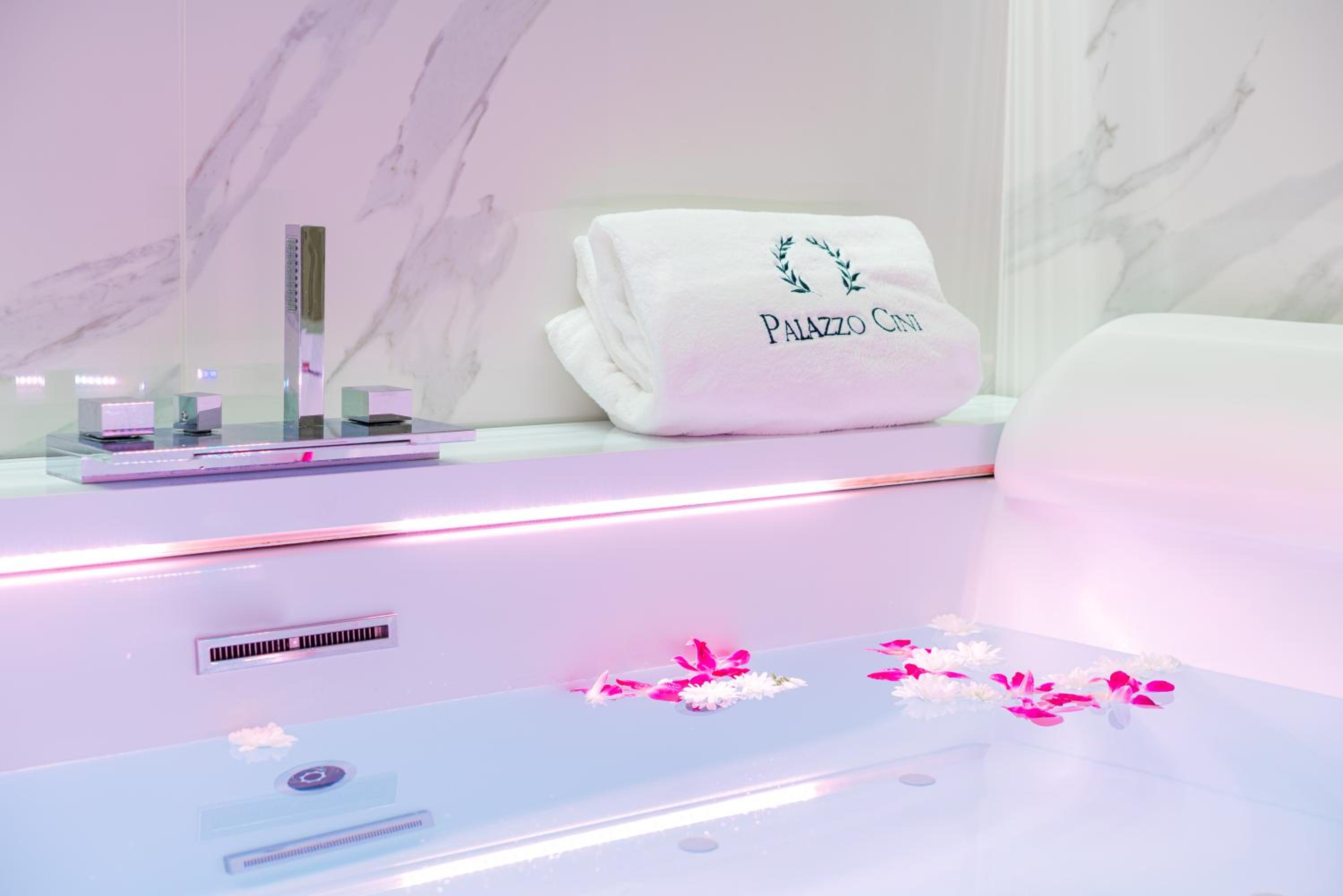 Palazzo Cini Luxury Rooms in Pisa - Image 2