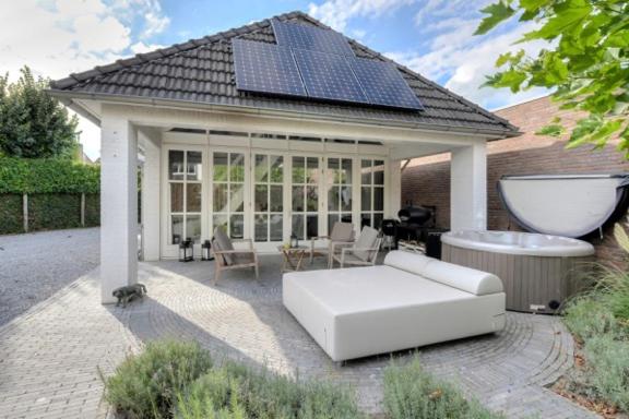 Gardenhouse with private jacuzzi and sauna view 2
