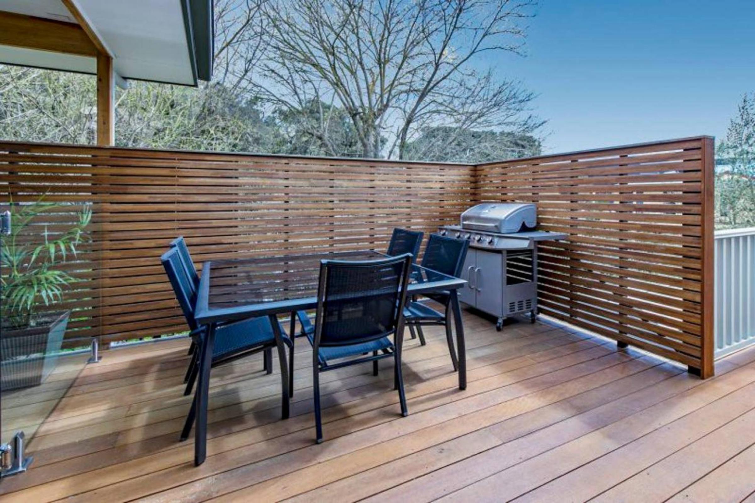 HALE KUPA Rye Beach House Spa Table Tennis