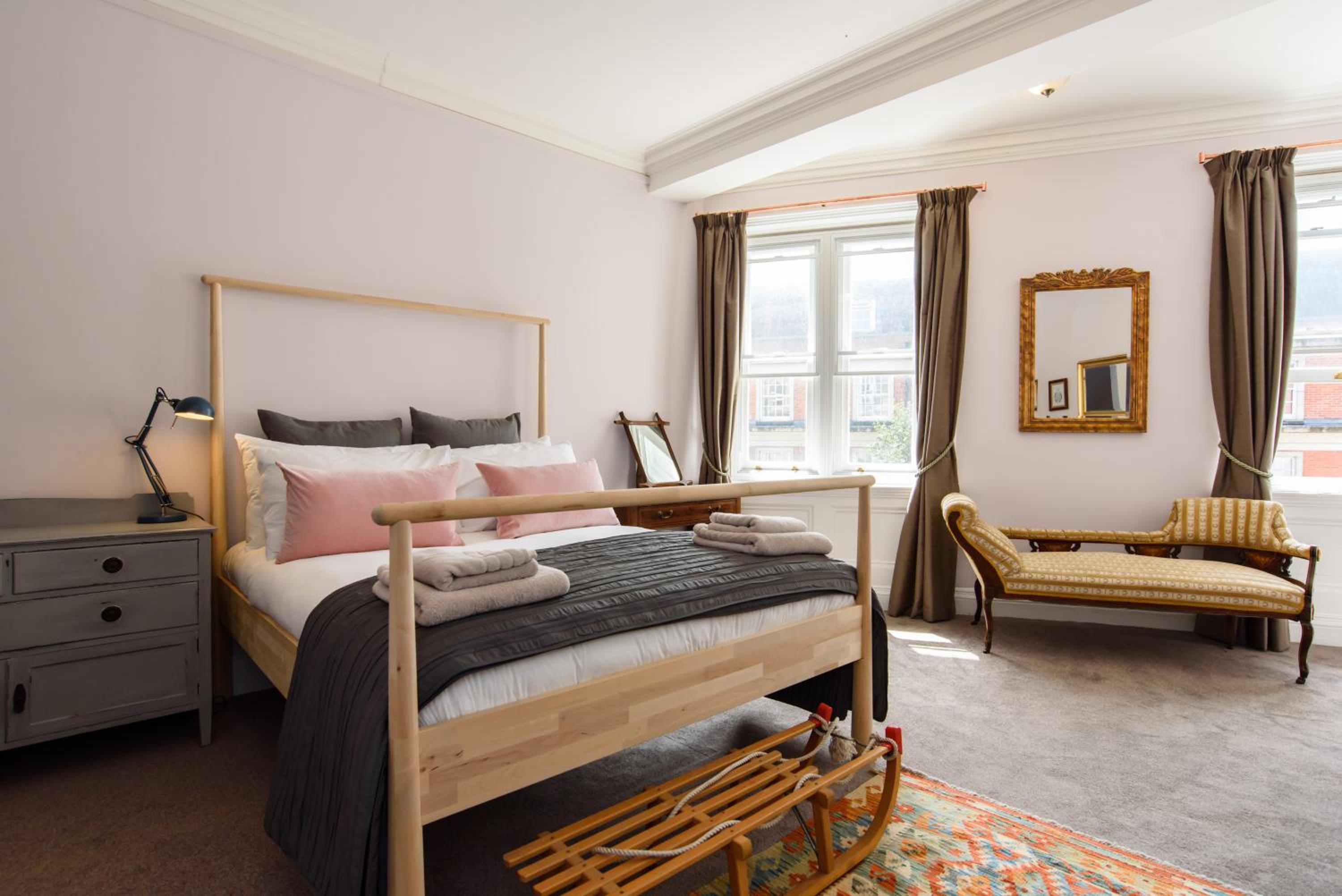City Centre Mansion Sleeping 1 to 23 view 5