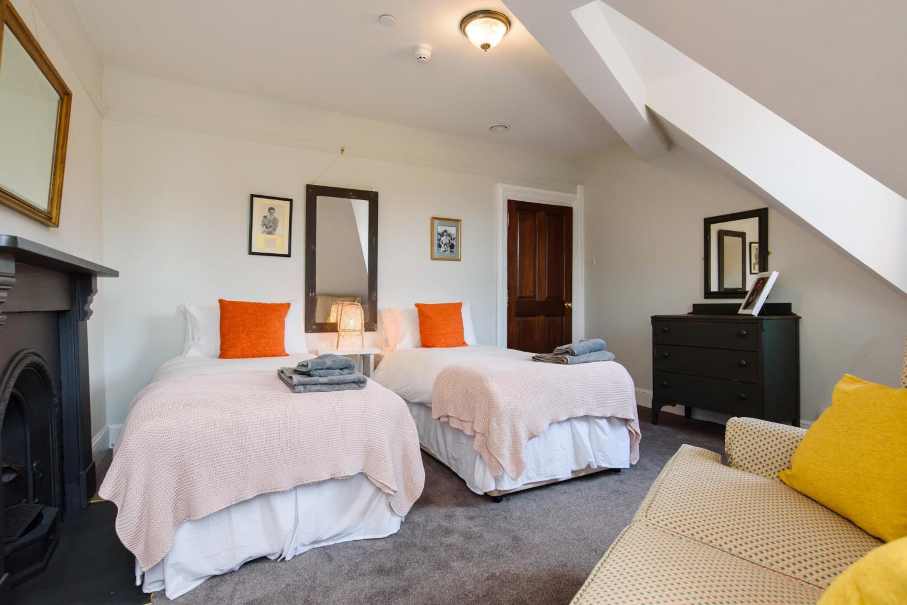 City Centre Mansion Sleeping 1 to 23 view 4