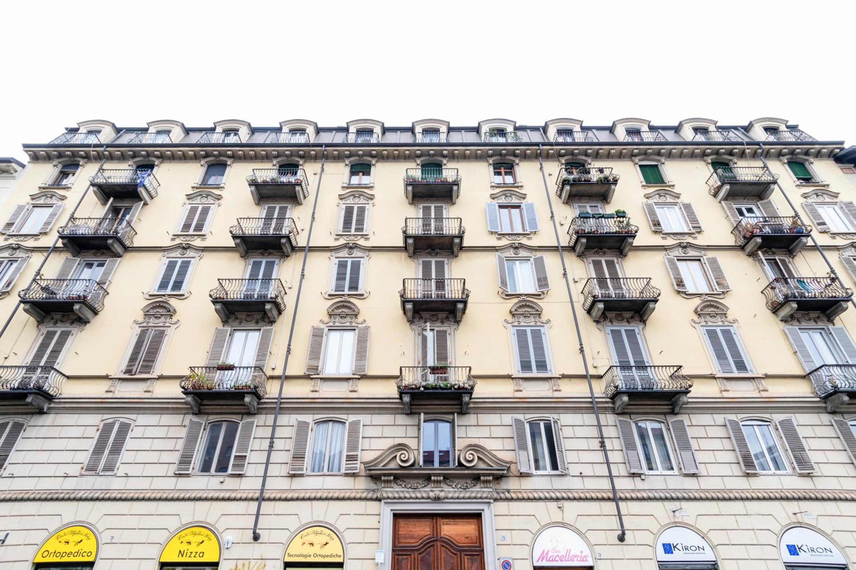 GuestHost - Dante Subway Apartment view 4