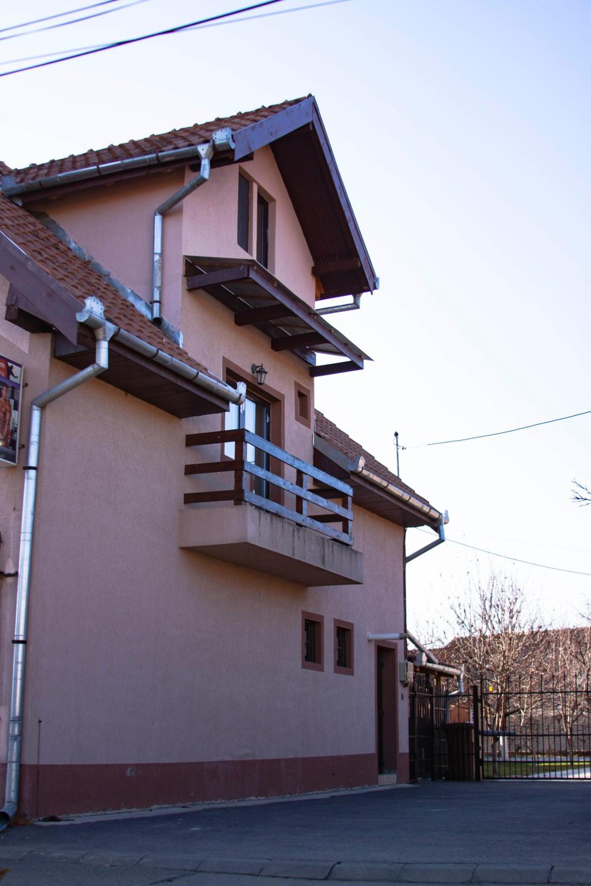 Photo 33