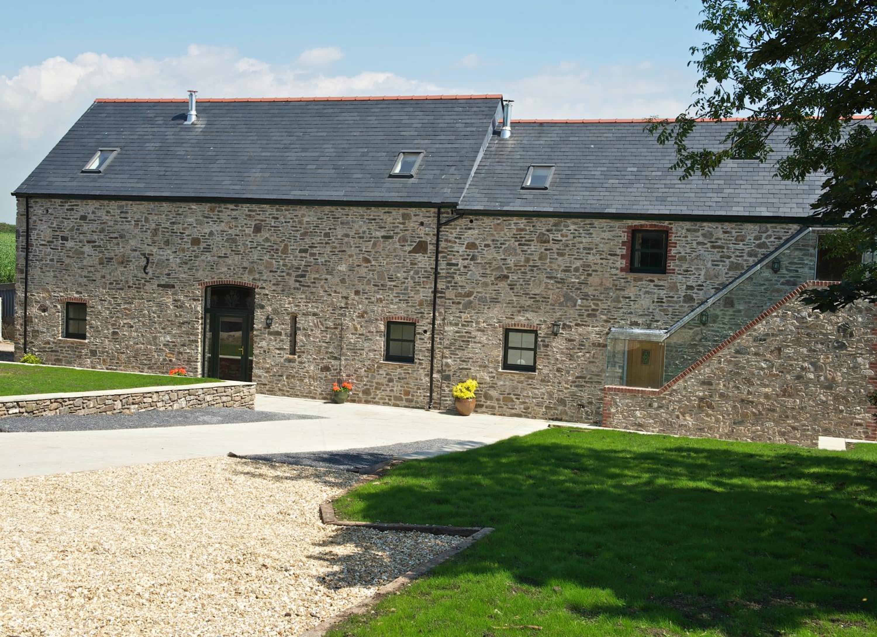 Kidwelly Farm Cottage view 2