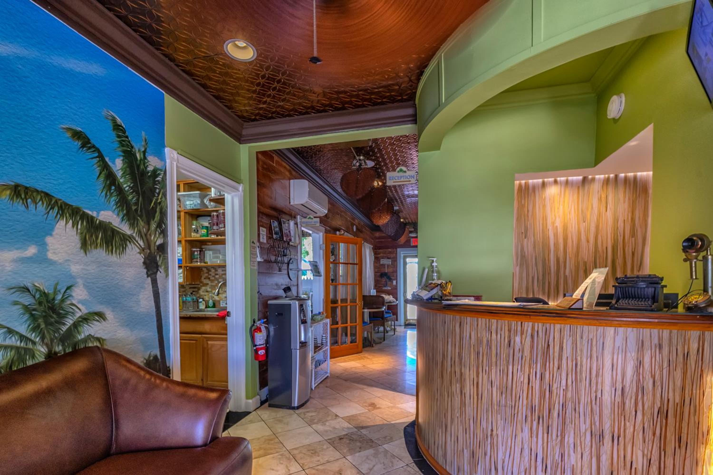 Seascape Tropical Inn