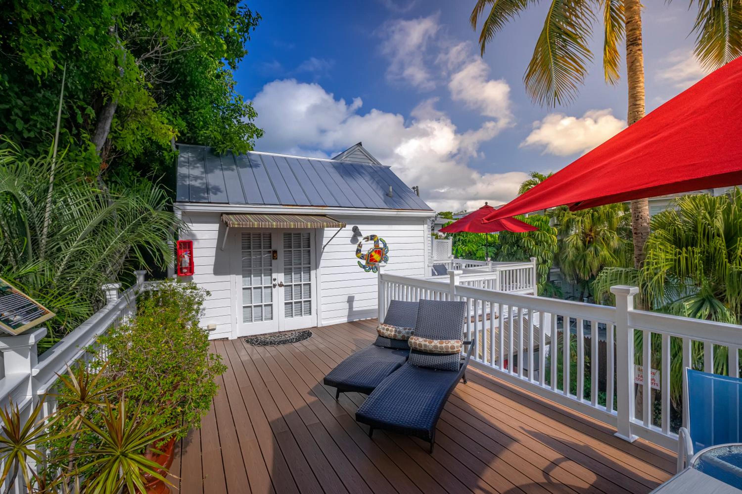 Seascape Tropical Inn
