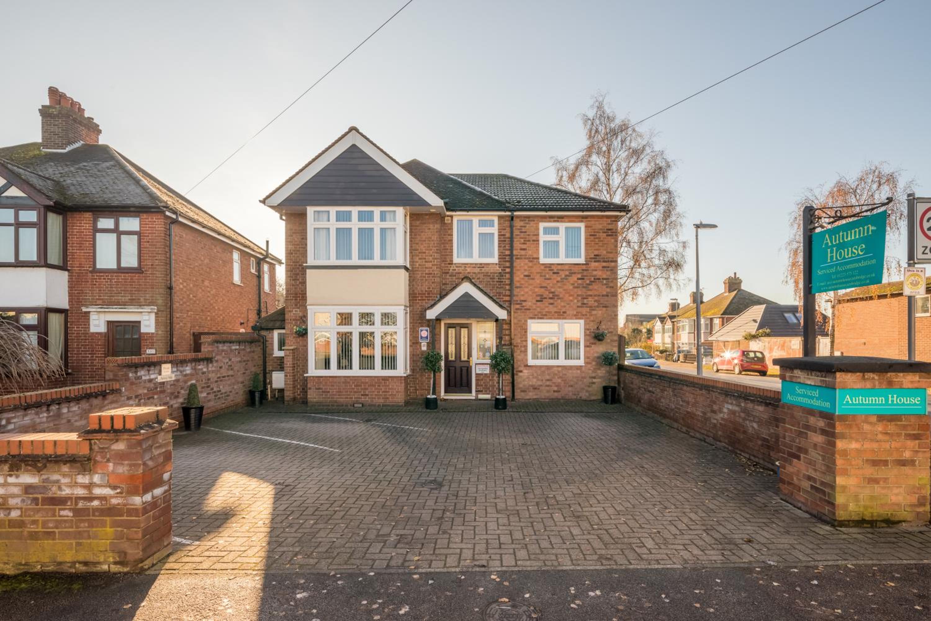 Hotel Autumn House - Image 1