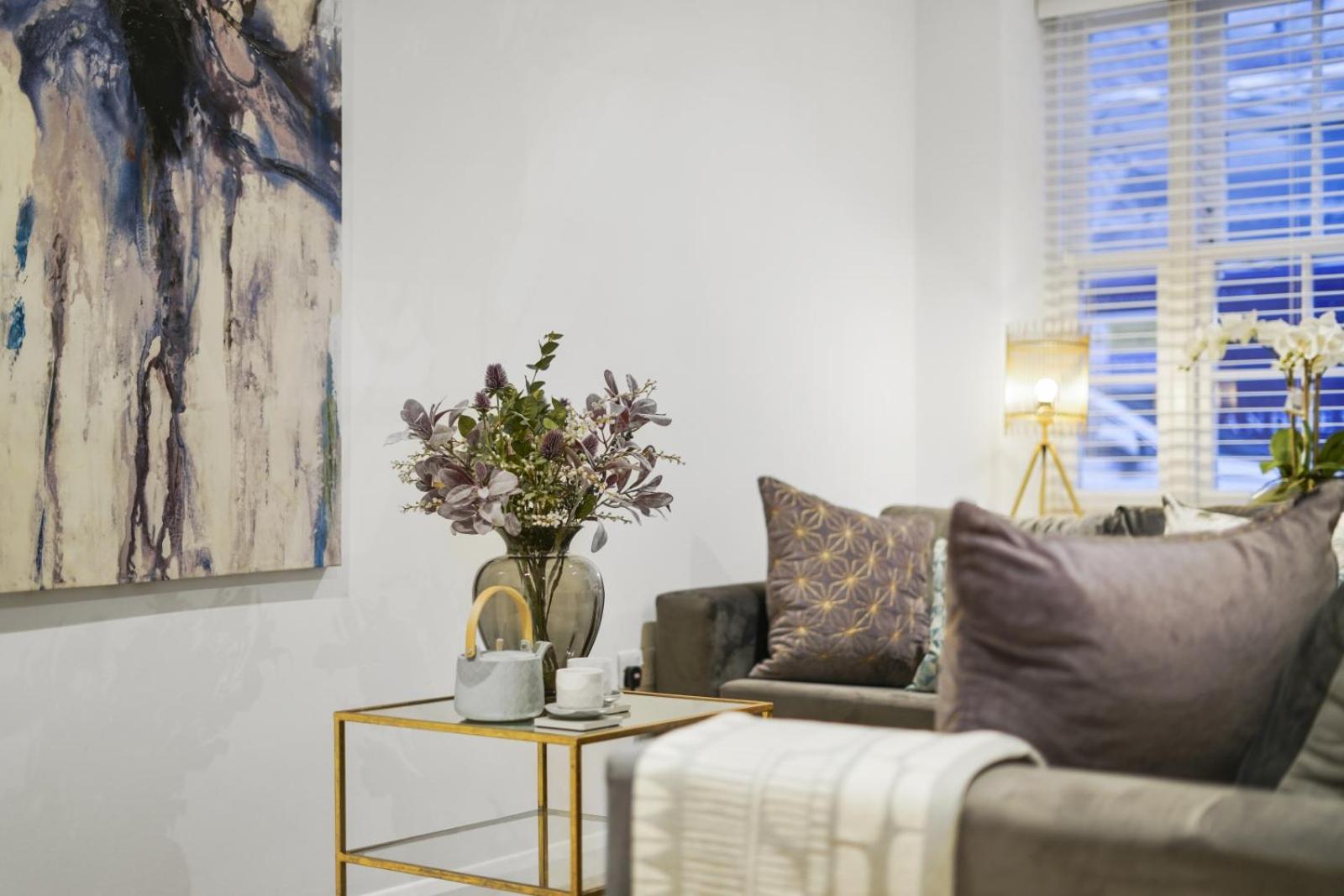 Eton House-Stunning-Castle views-5Bed-Free-Parking view 5