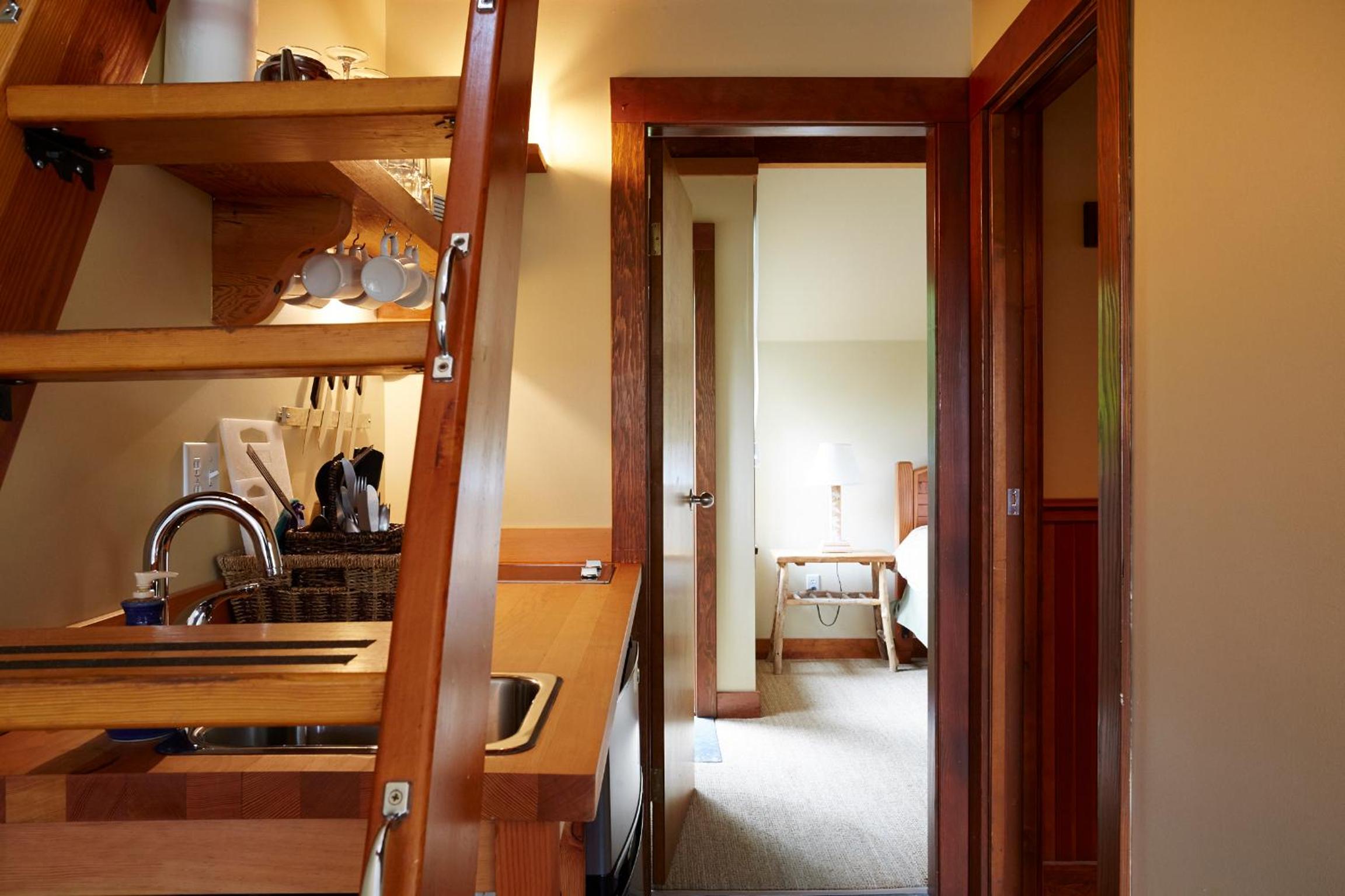 Middle Beach Lodge