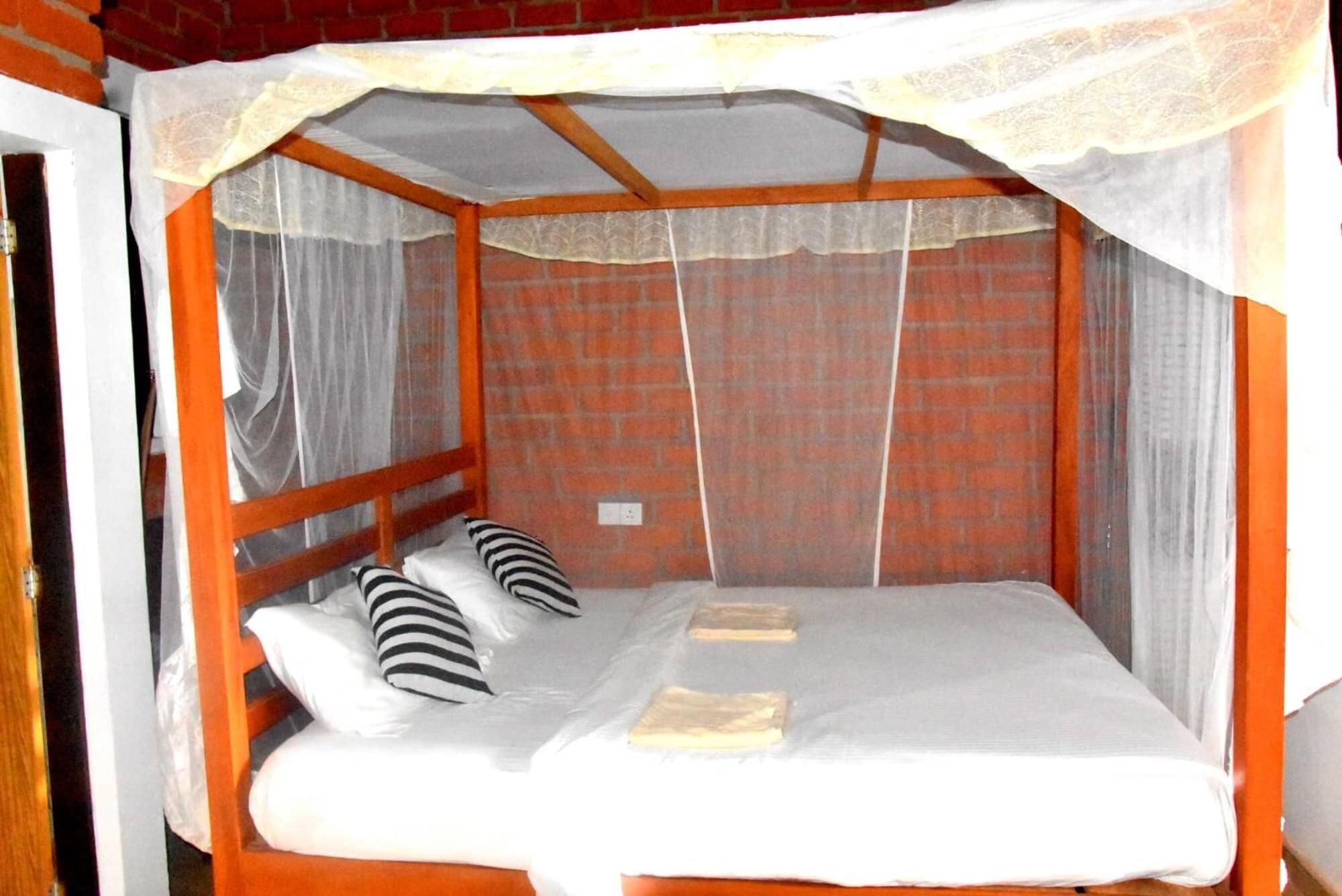 Rovenluck Eco Cabana view 3
