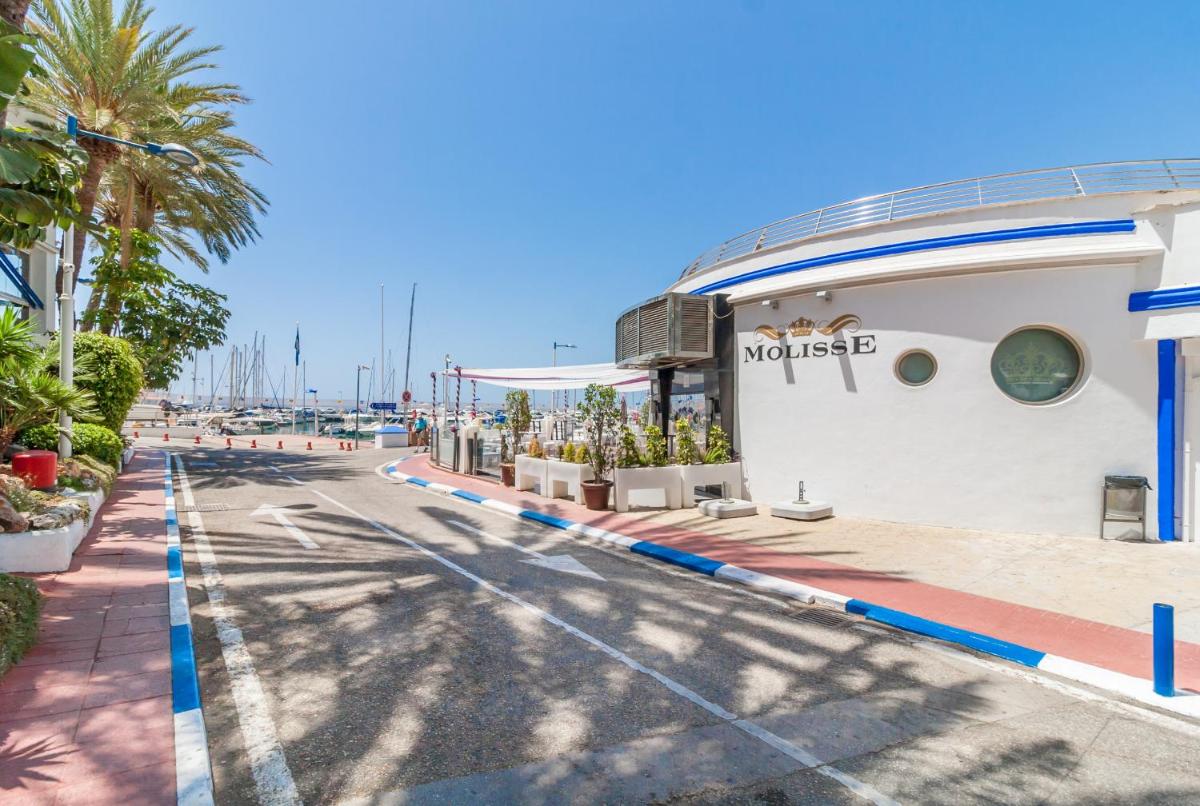 Naranjos Puerto Banus Apartment by GHR Rentals view 3