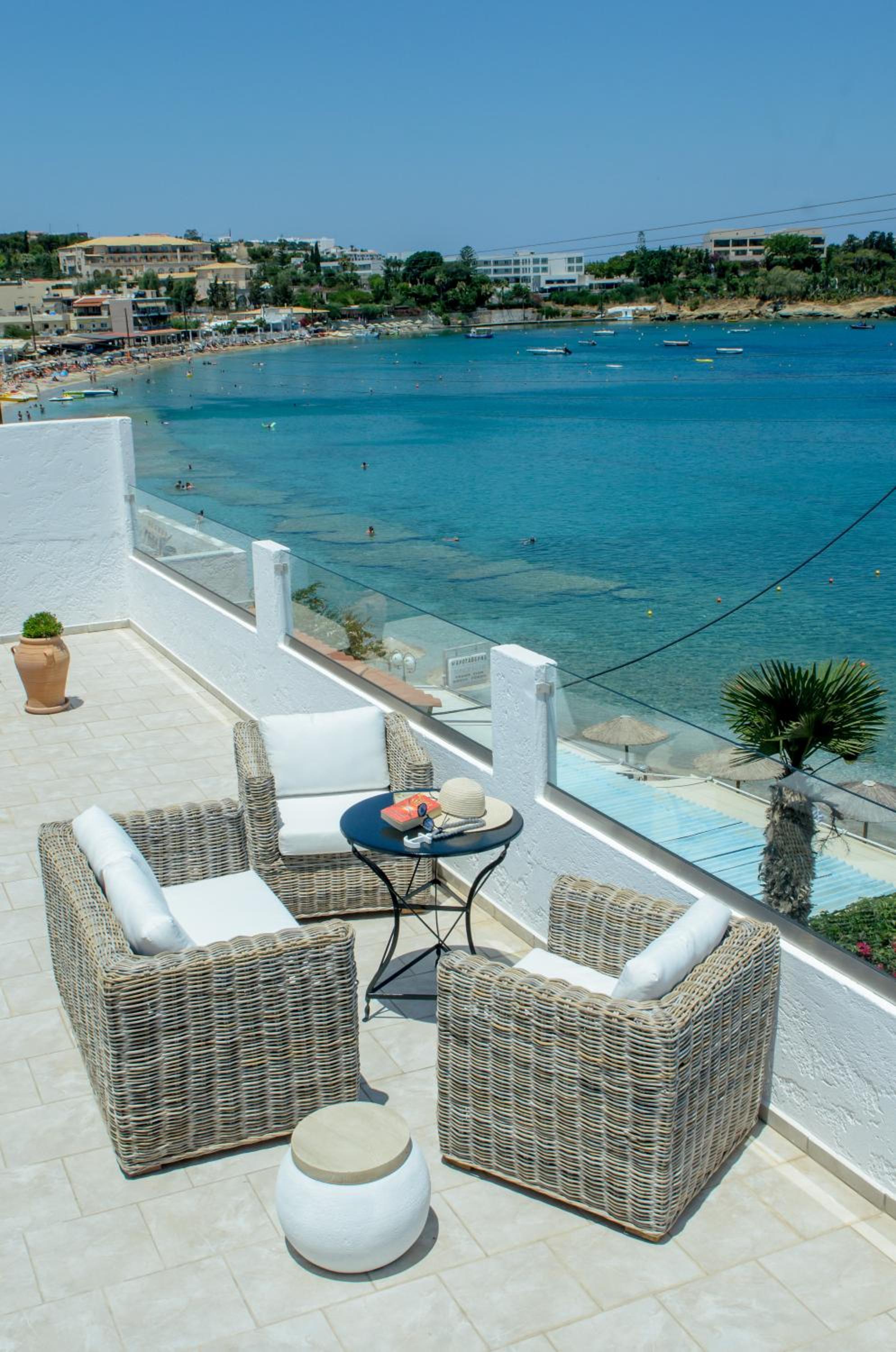 Laia Seafront Luxury Apartments photo 5