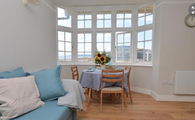 Harbour View, Pier Terrace