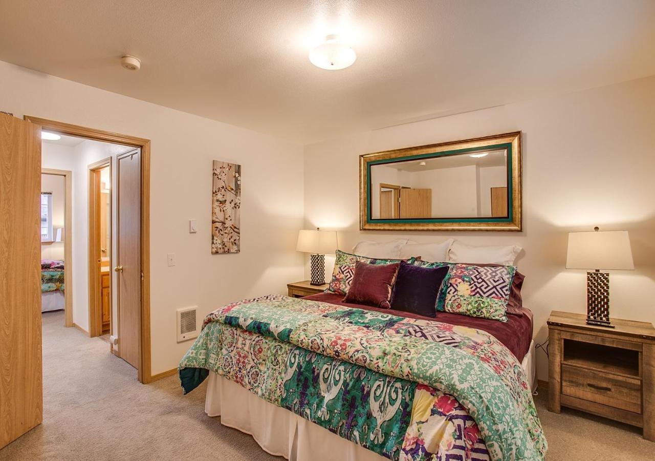 Luxe Cottage Leavenworth view 3