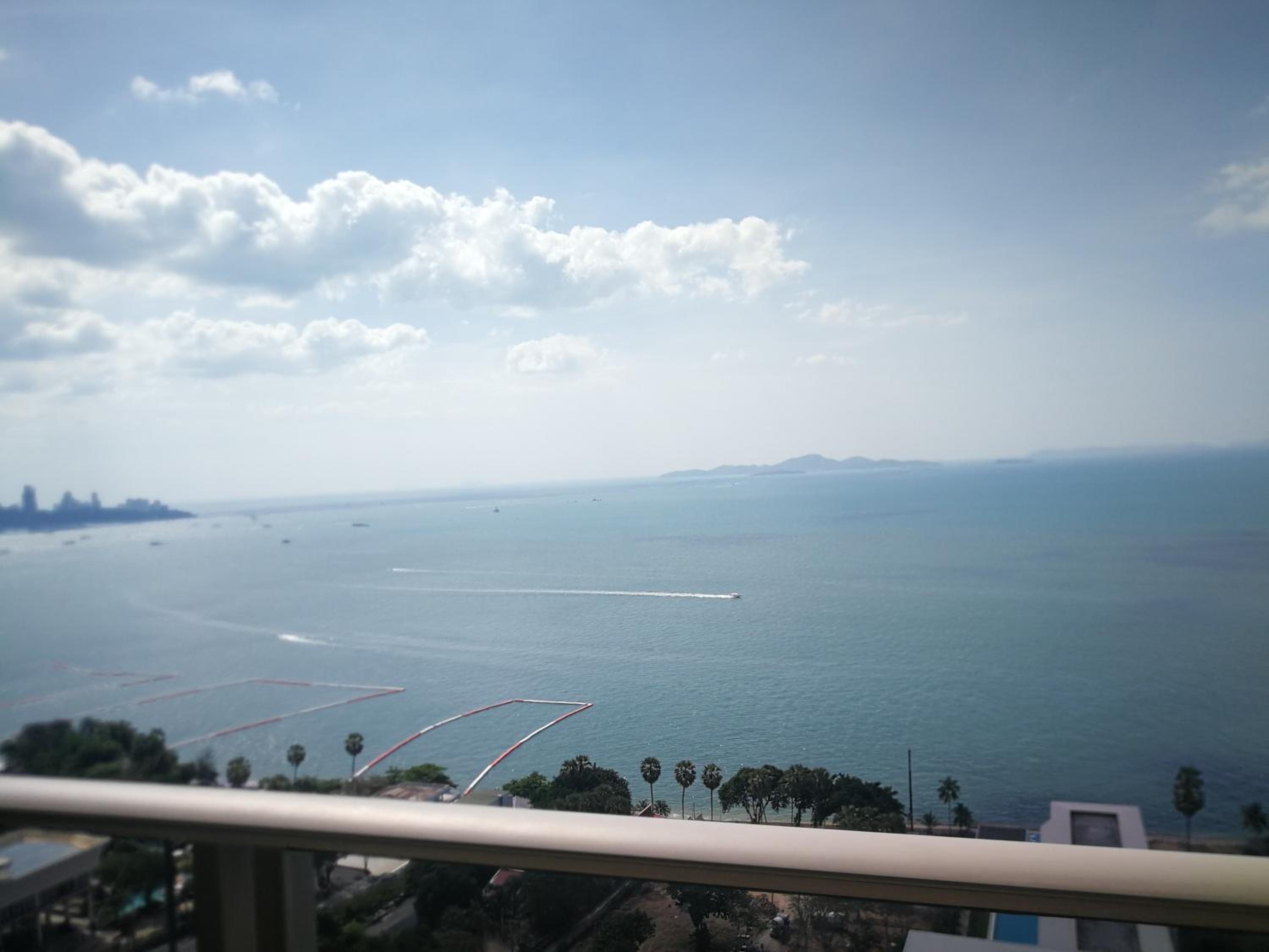 The Riviera Wongamat Hong Apartment