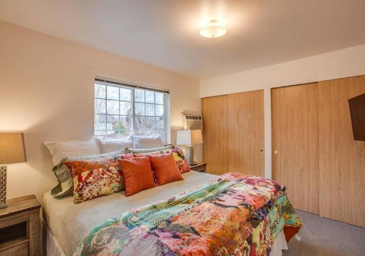 Luxe Cottage Leavenworth view 4