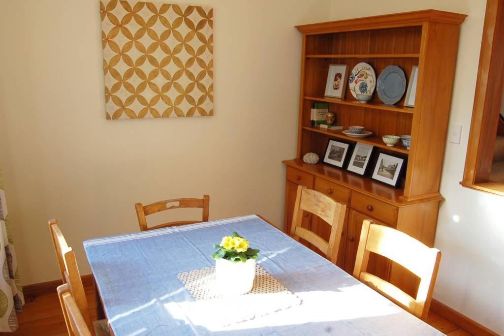 Shakespeare Cottage view 4
