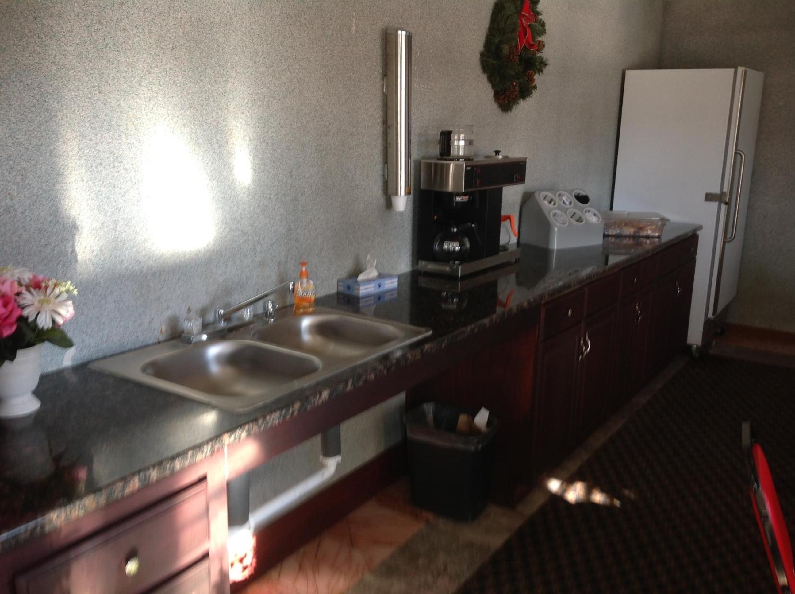 Heritage Inn Grand Prairie view 3