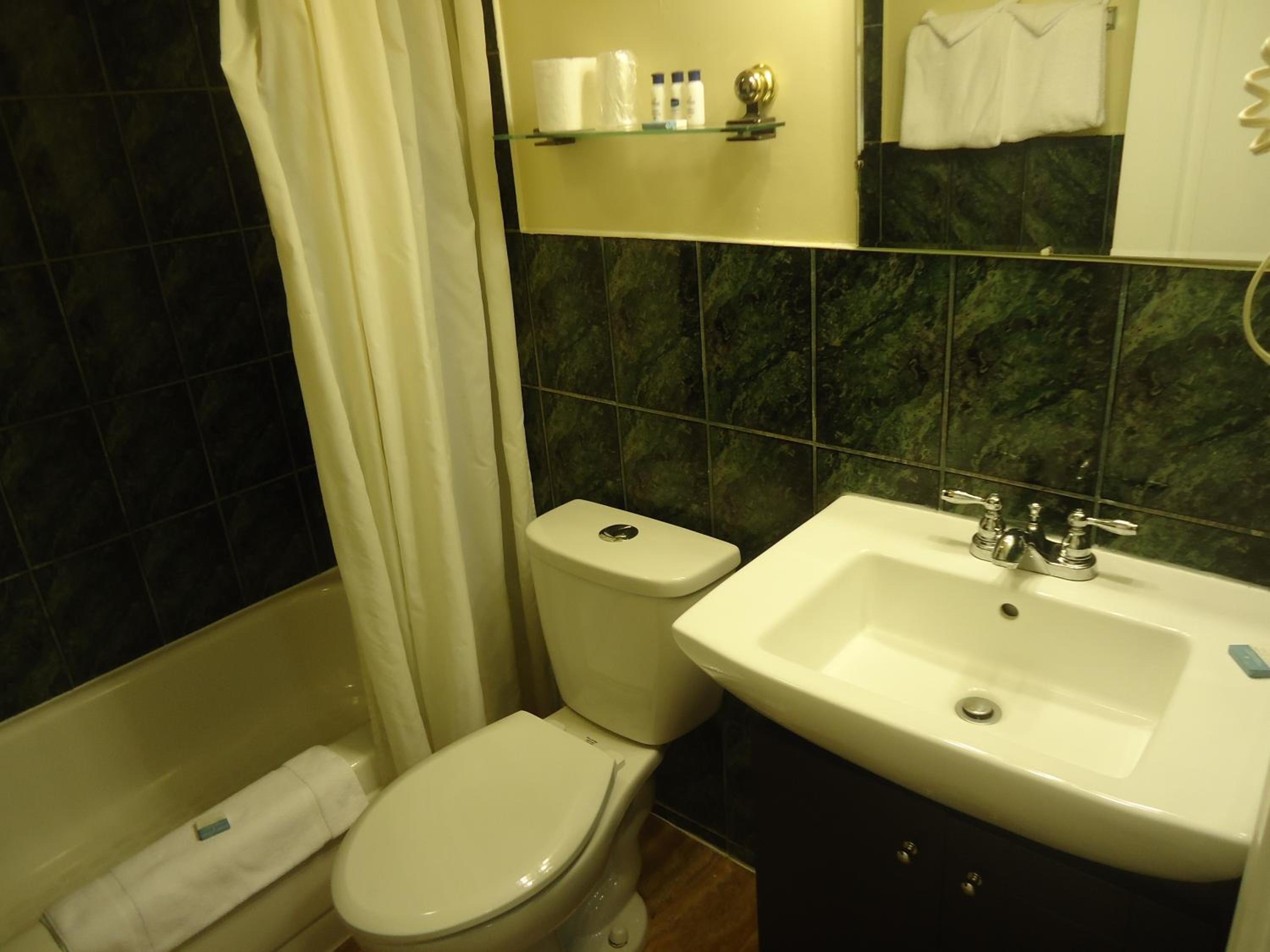 Bayside Inn & Waterfront Suites
