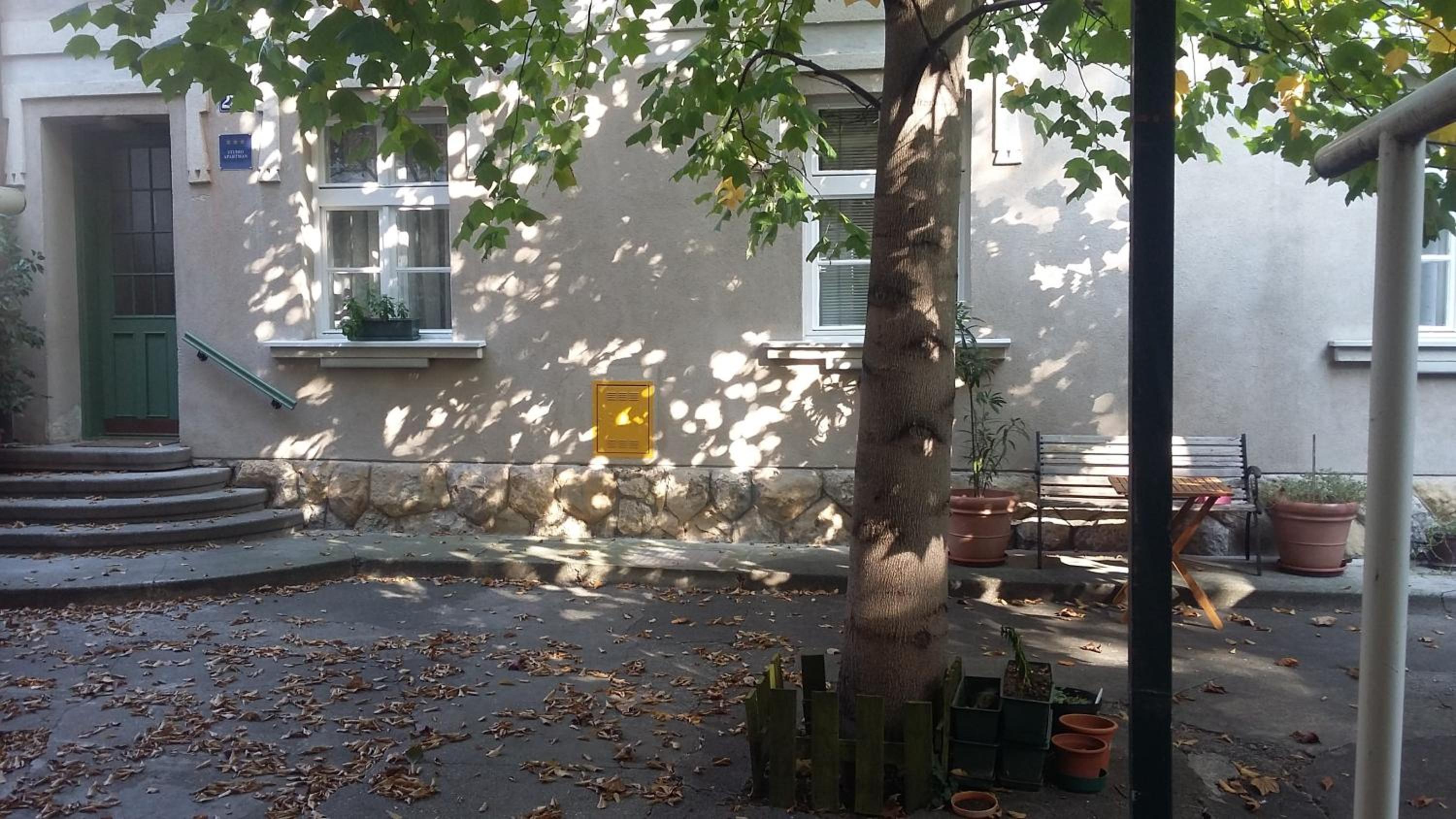 Studio apartment - Green door view 5
