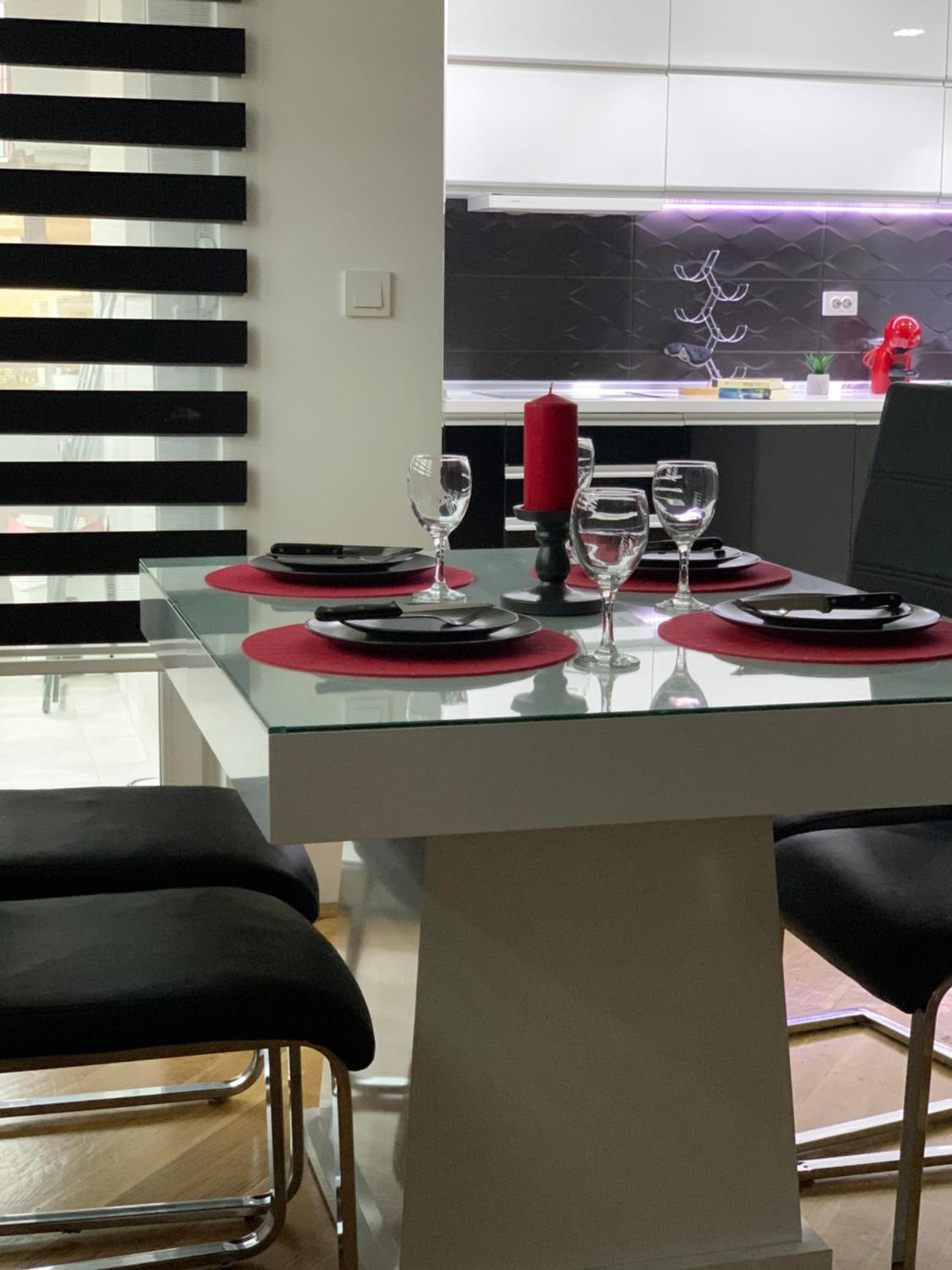 LUXURY SUITES MARKOV