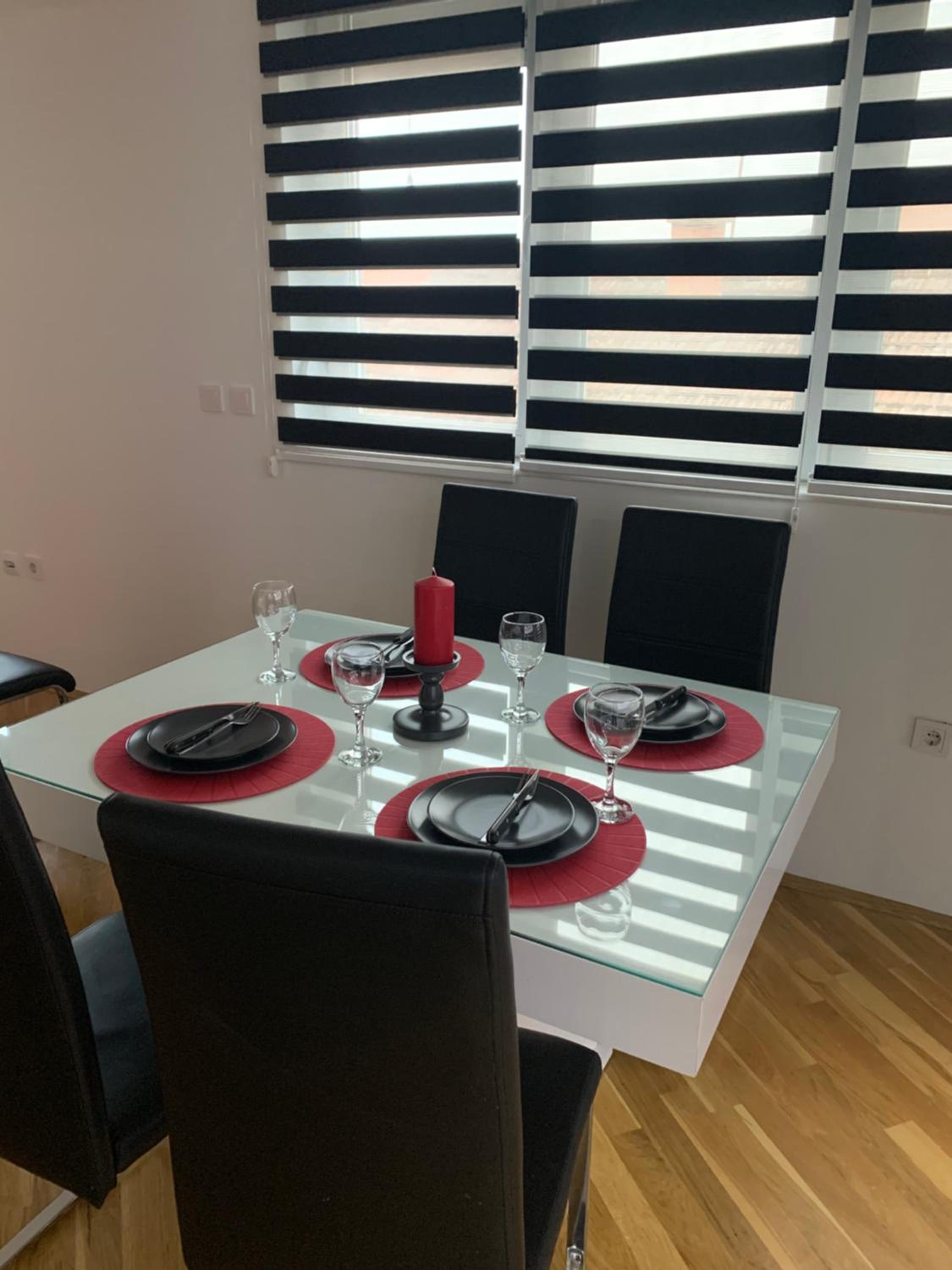LUXURY SUITES MARKOV