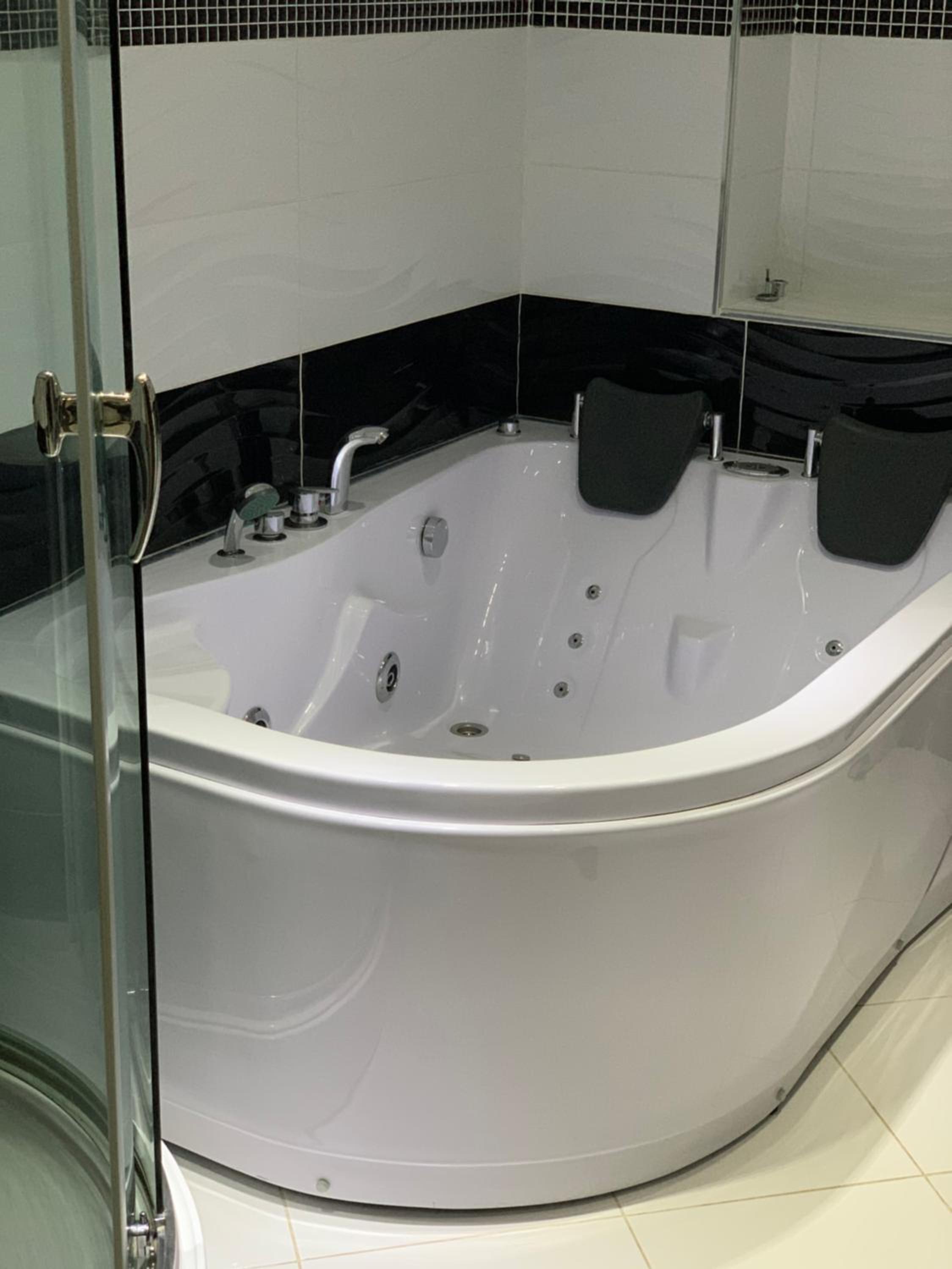 LUXURY SUITES MARKOV