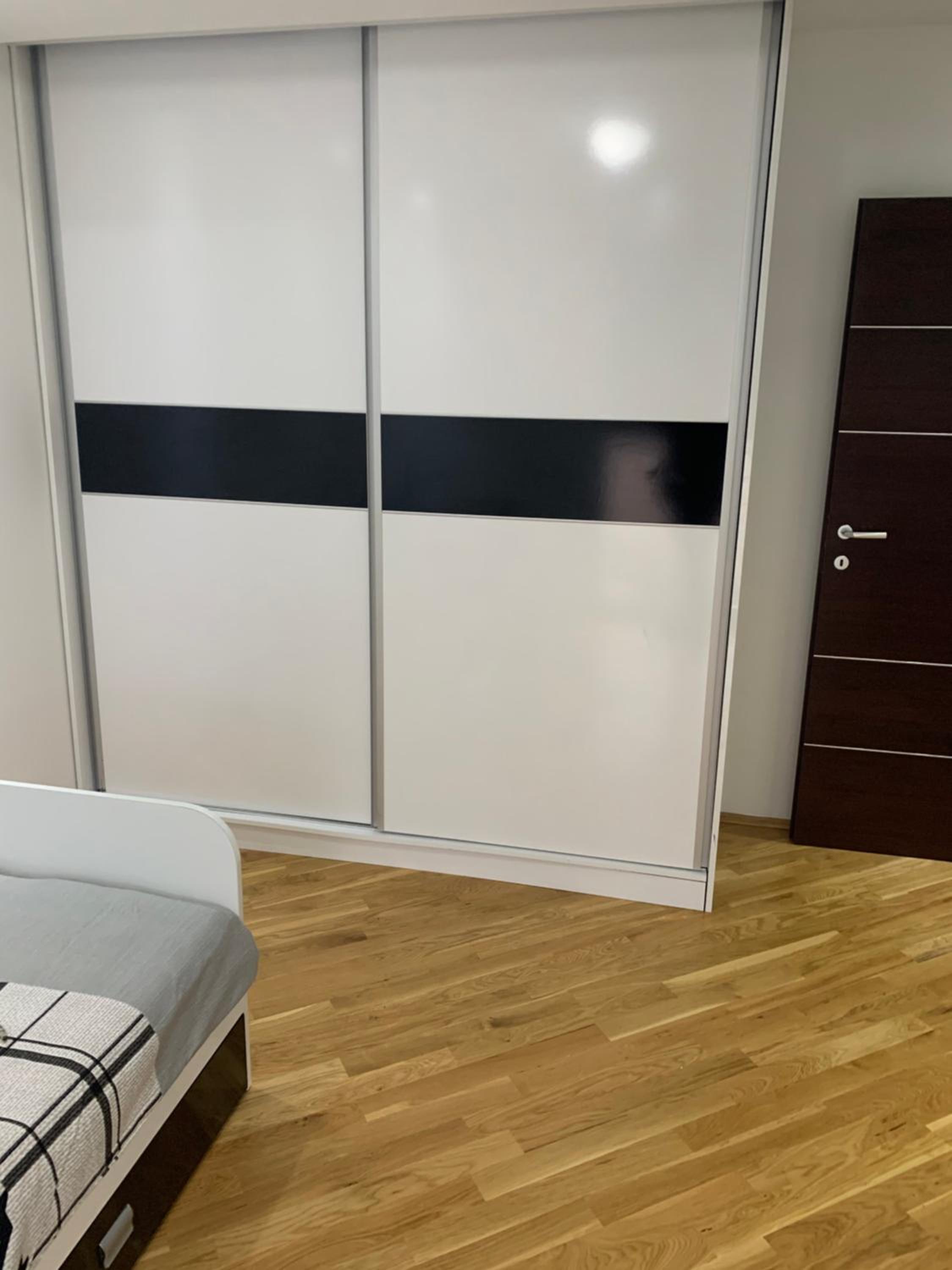 LUXURY SUITES MARKOV