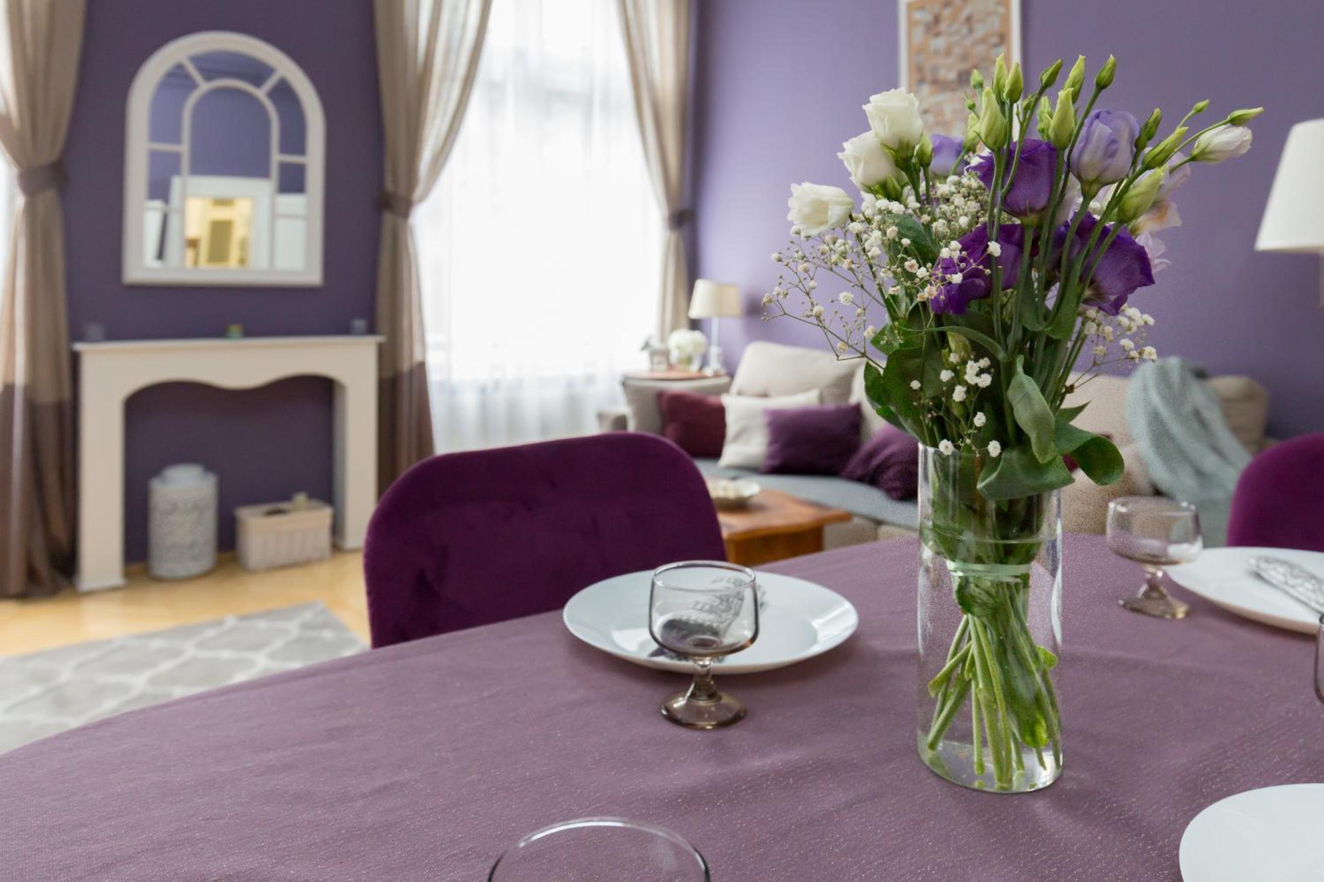 Eclectic Luxury & Spacious 2BR AC Apt in Center view 4