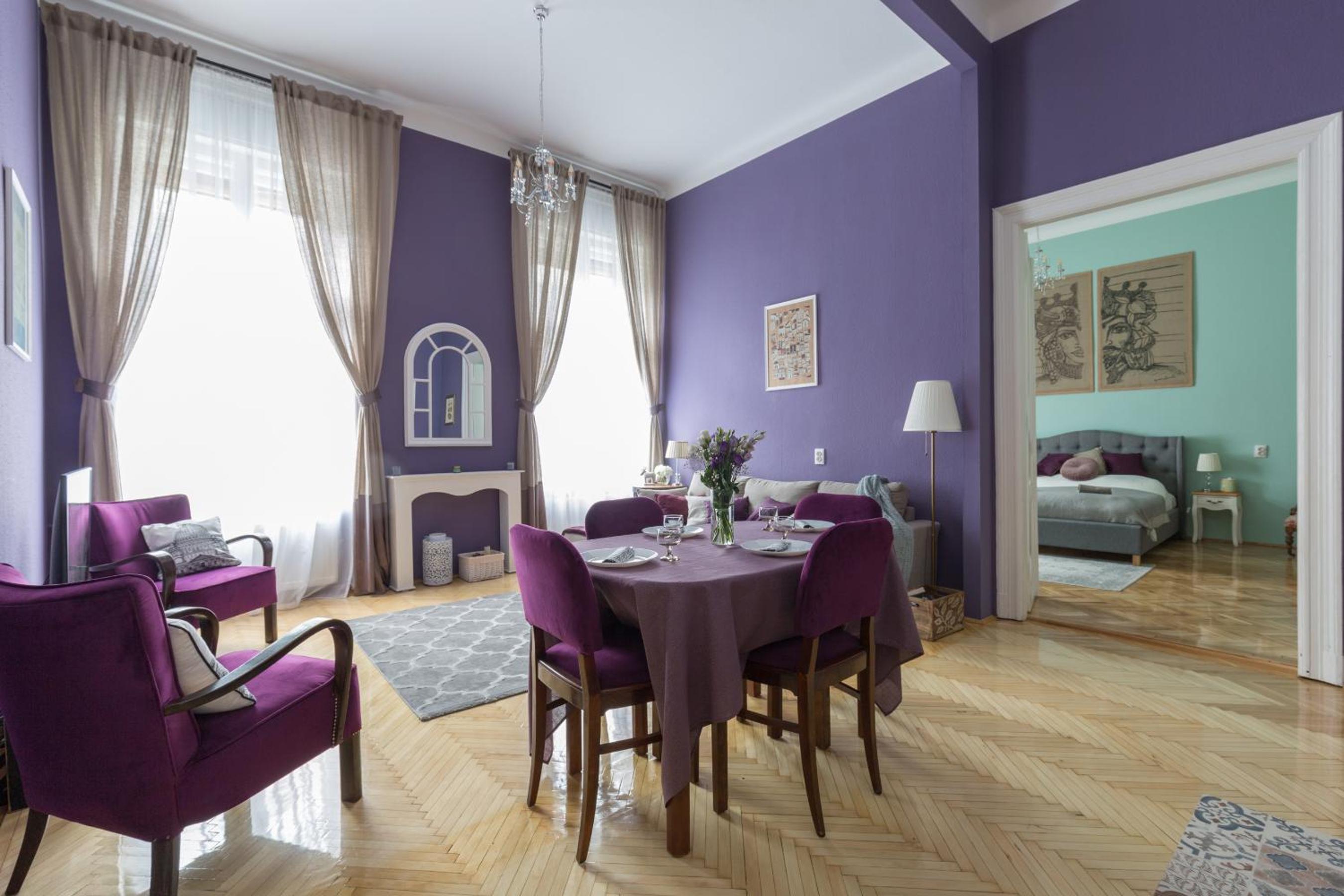 Eclectic Luxury & Spacious 2BR AC Apt in Center view 2