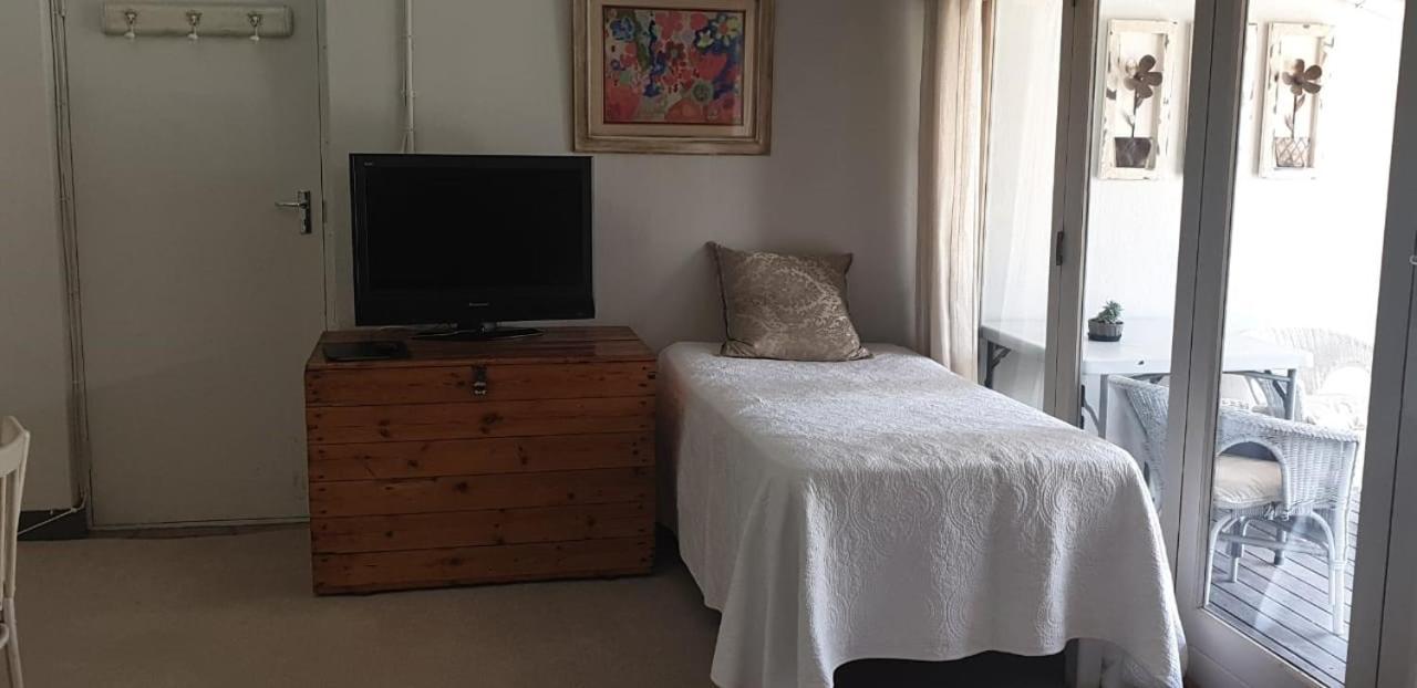Ladera - Vista Self-catering Guesthouse view 2