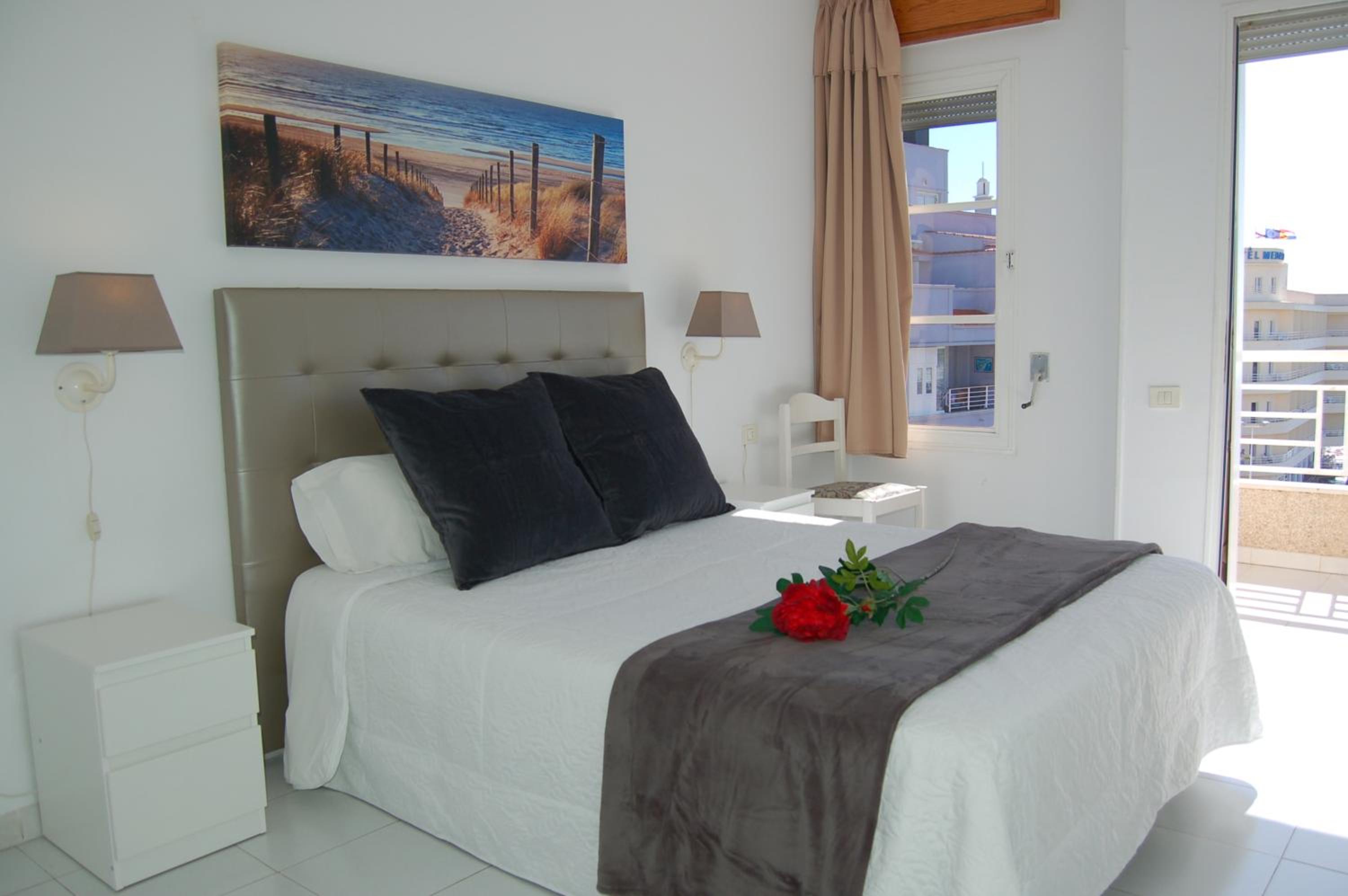 APARTAMENTOS LOS LAURELES view 3