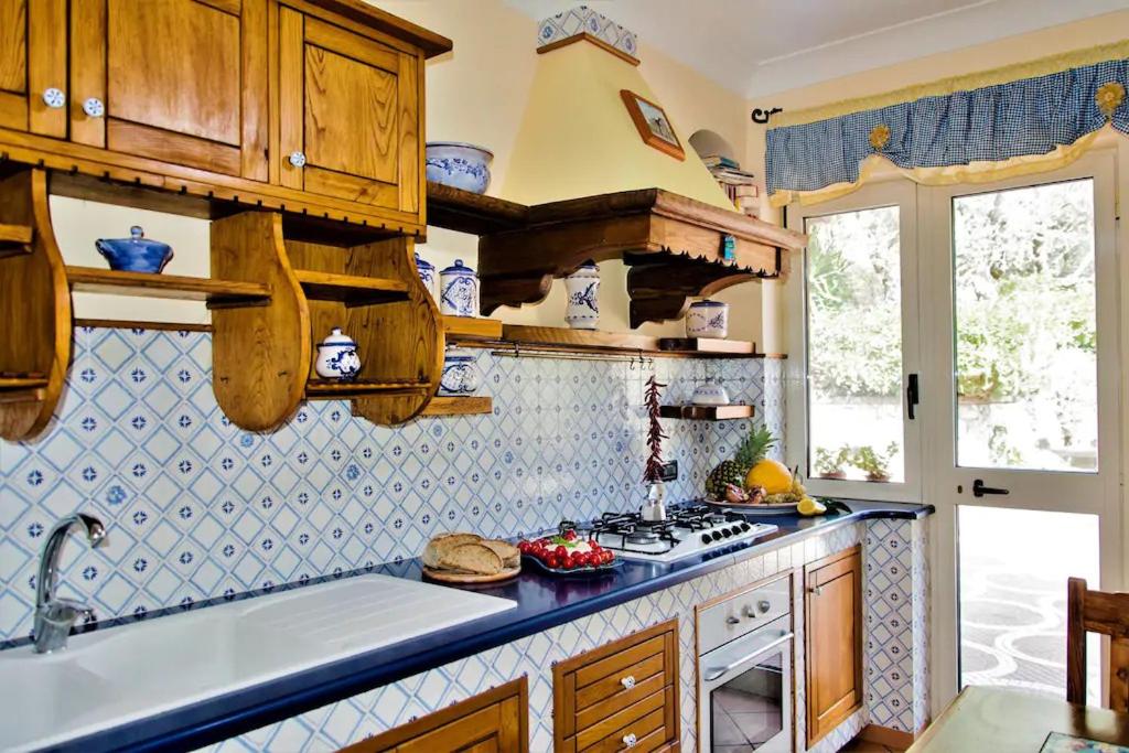 Villa Simba en Massa Lubrense — kitchen