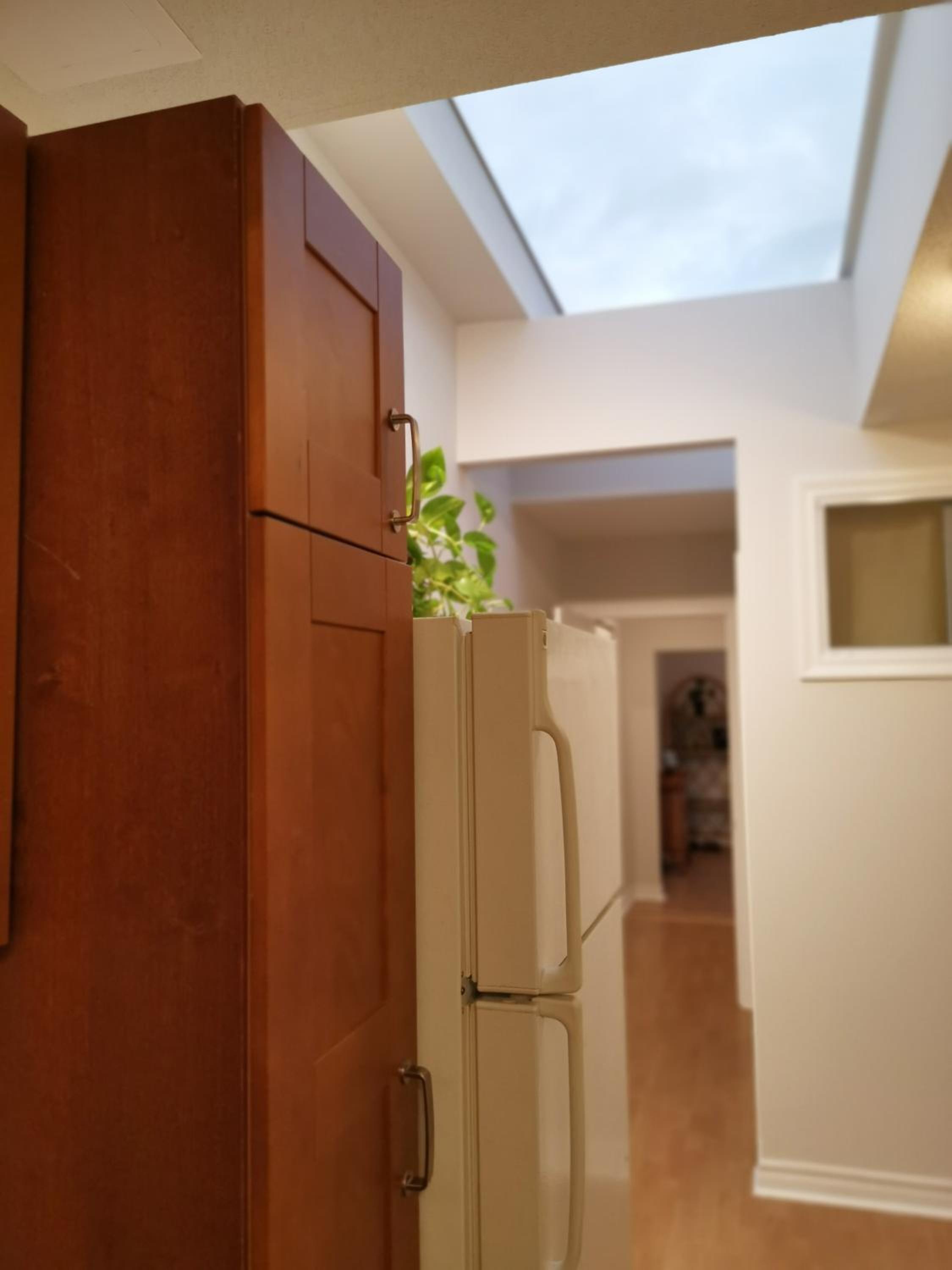 Cozy Private Rm Heart of North York Free Parking Full Kitchen Close to Downtown - Image 2