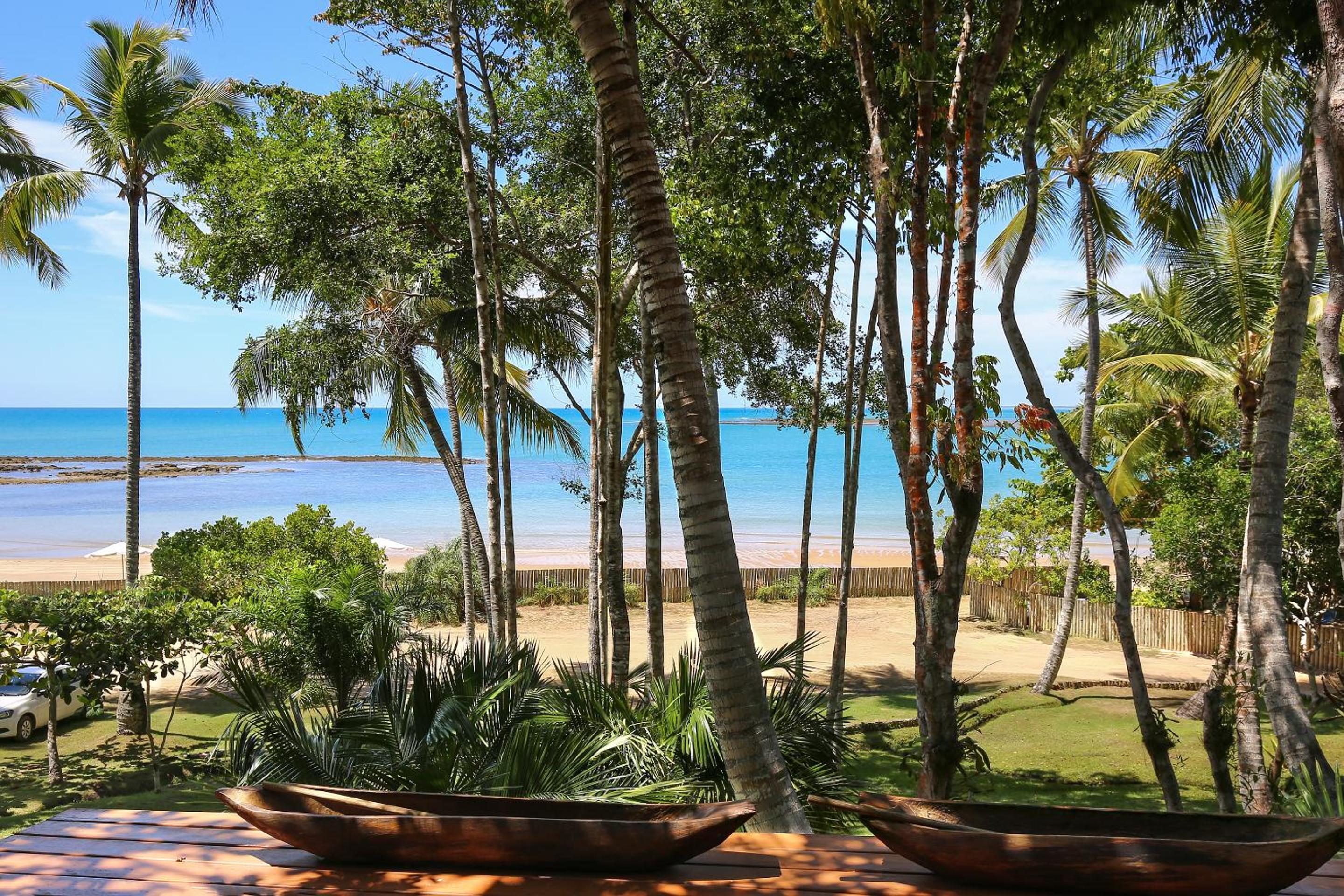 Charmoso bangalô balinês pé na areia Outeiro das Brisas
