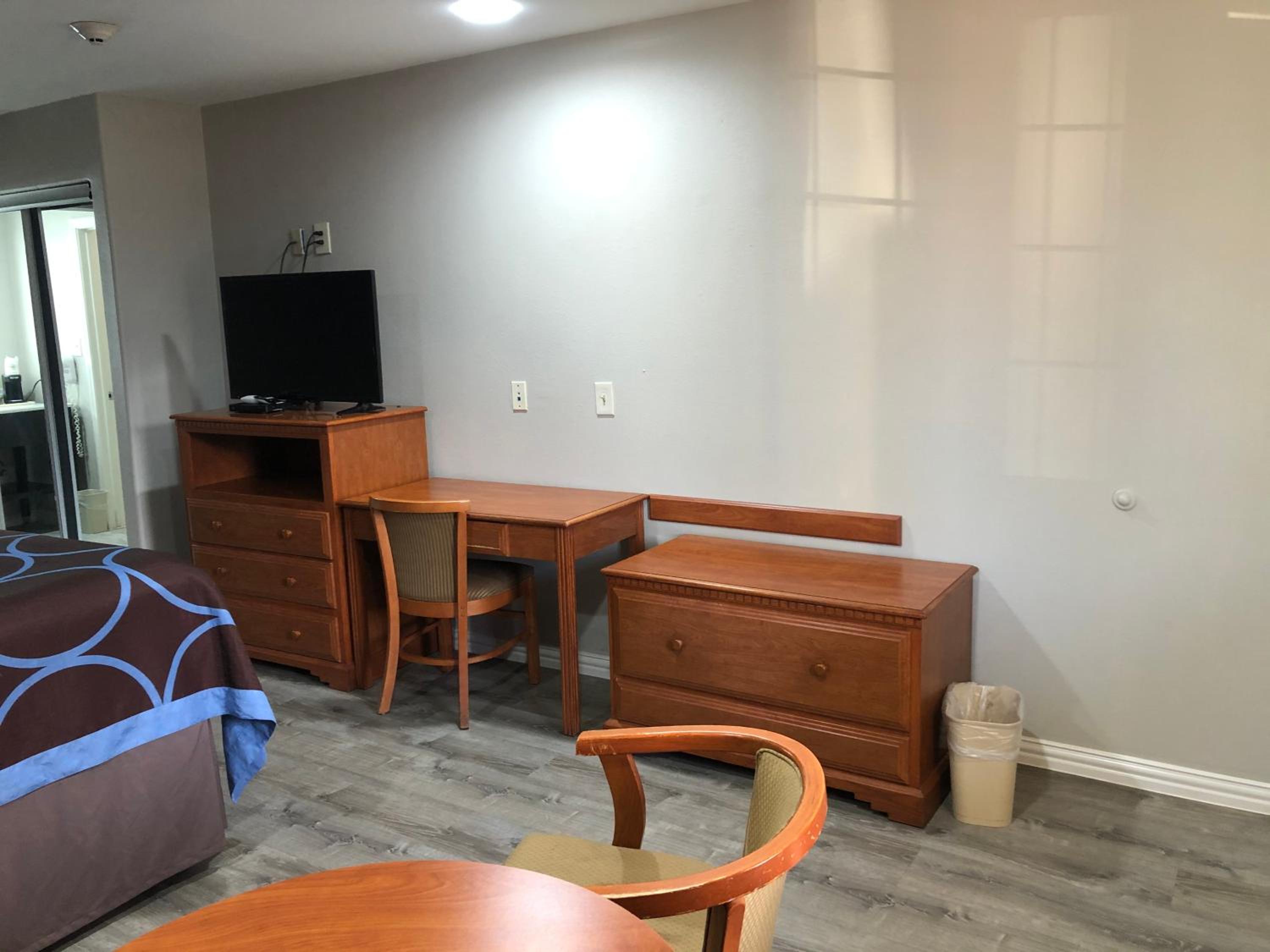 Diboll Inn and Suites - Property Image 10