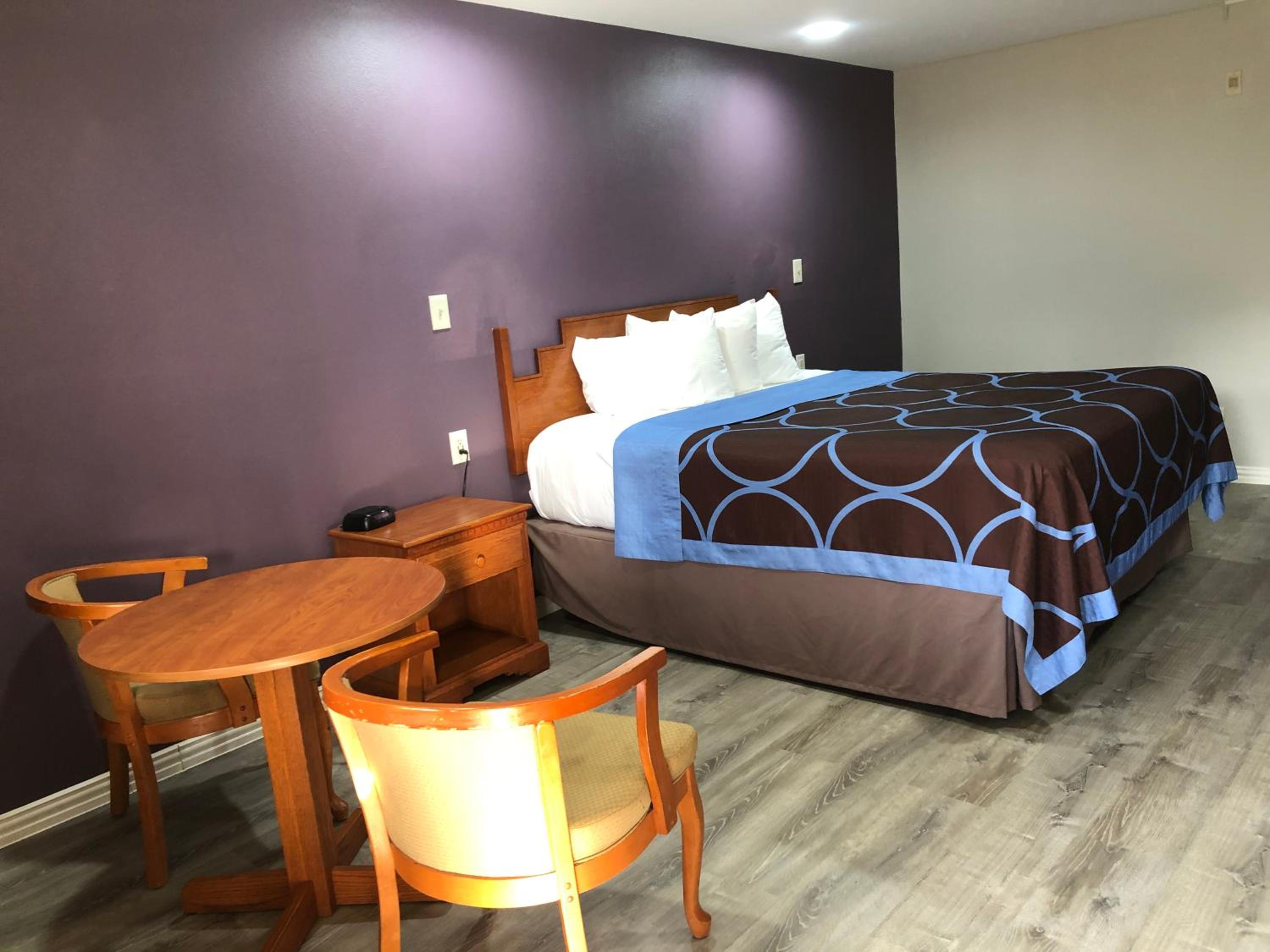 Diboll Inn and Suites