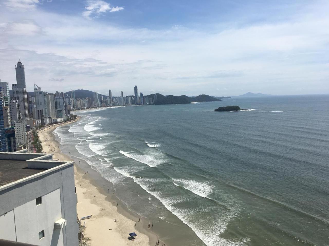 Lindo AP Frente Mar Lateral - pé na areia!!! view 5