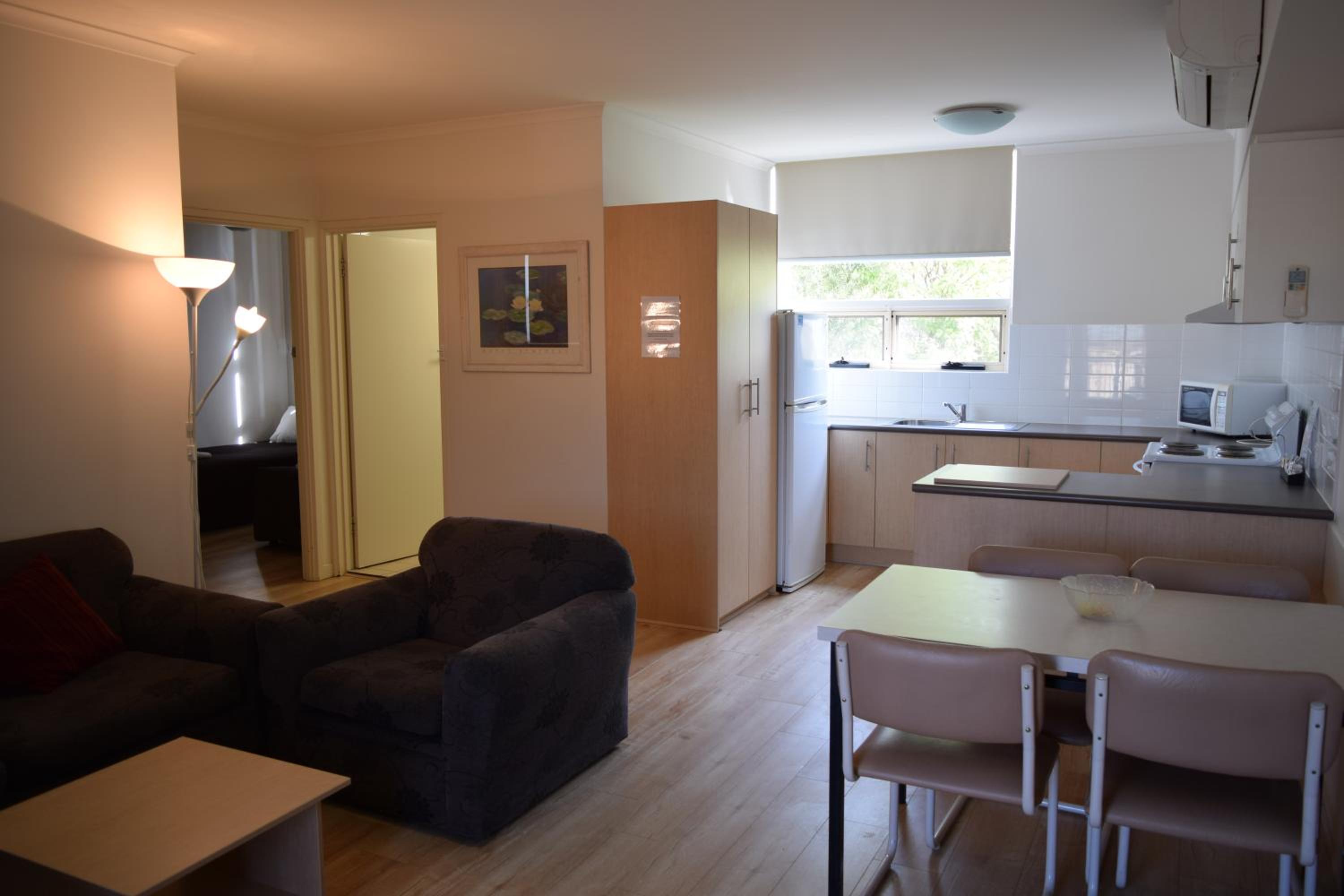 Glenelg Holiday Apartments - Corfu 200 meters to the beach Free Parking