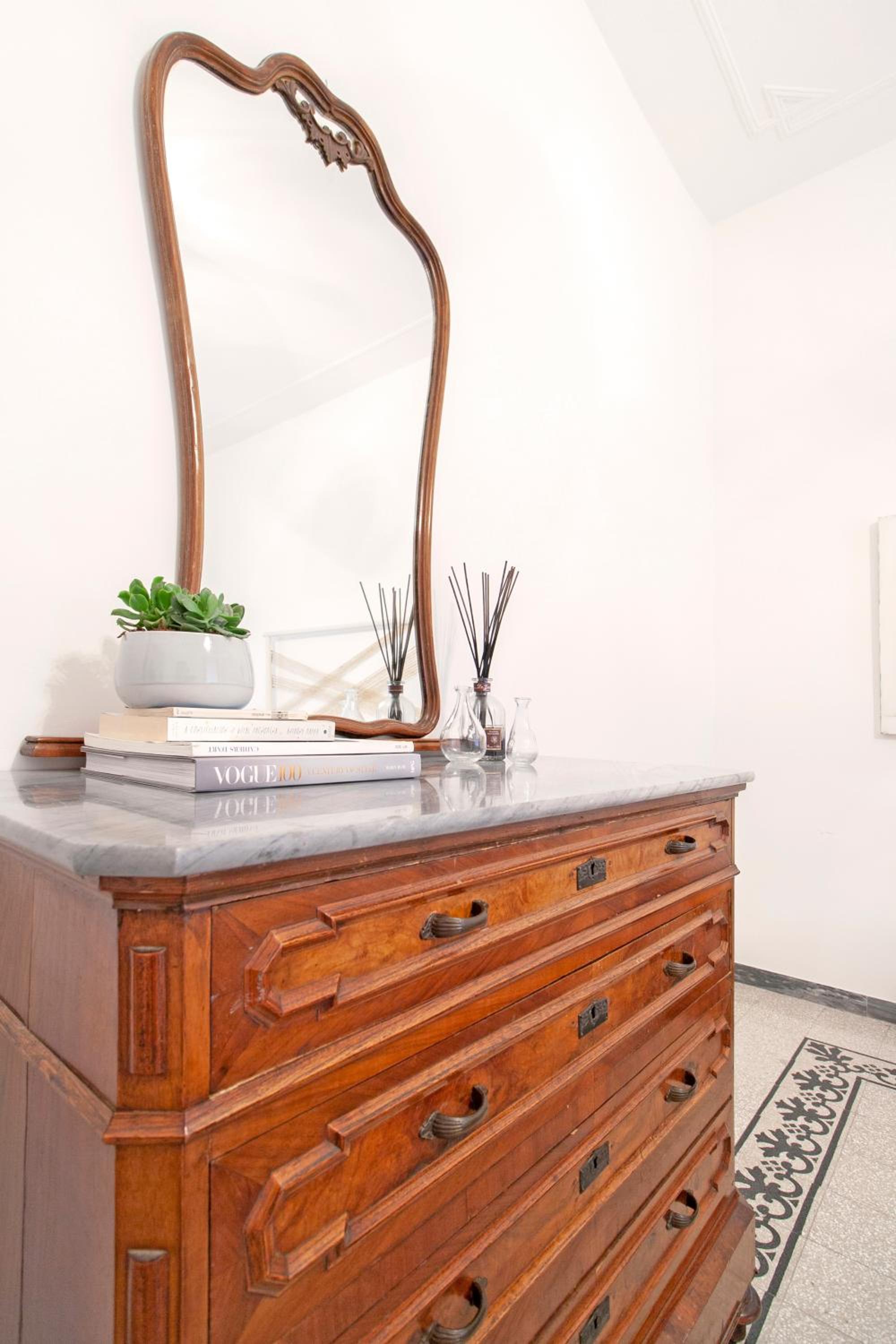 Modern Comfort, Poetic Charm