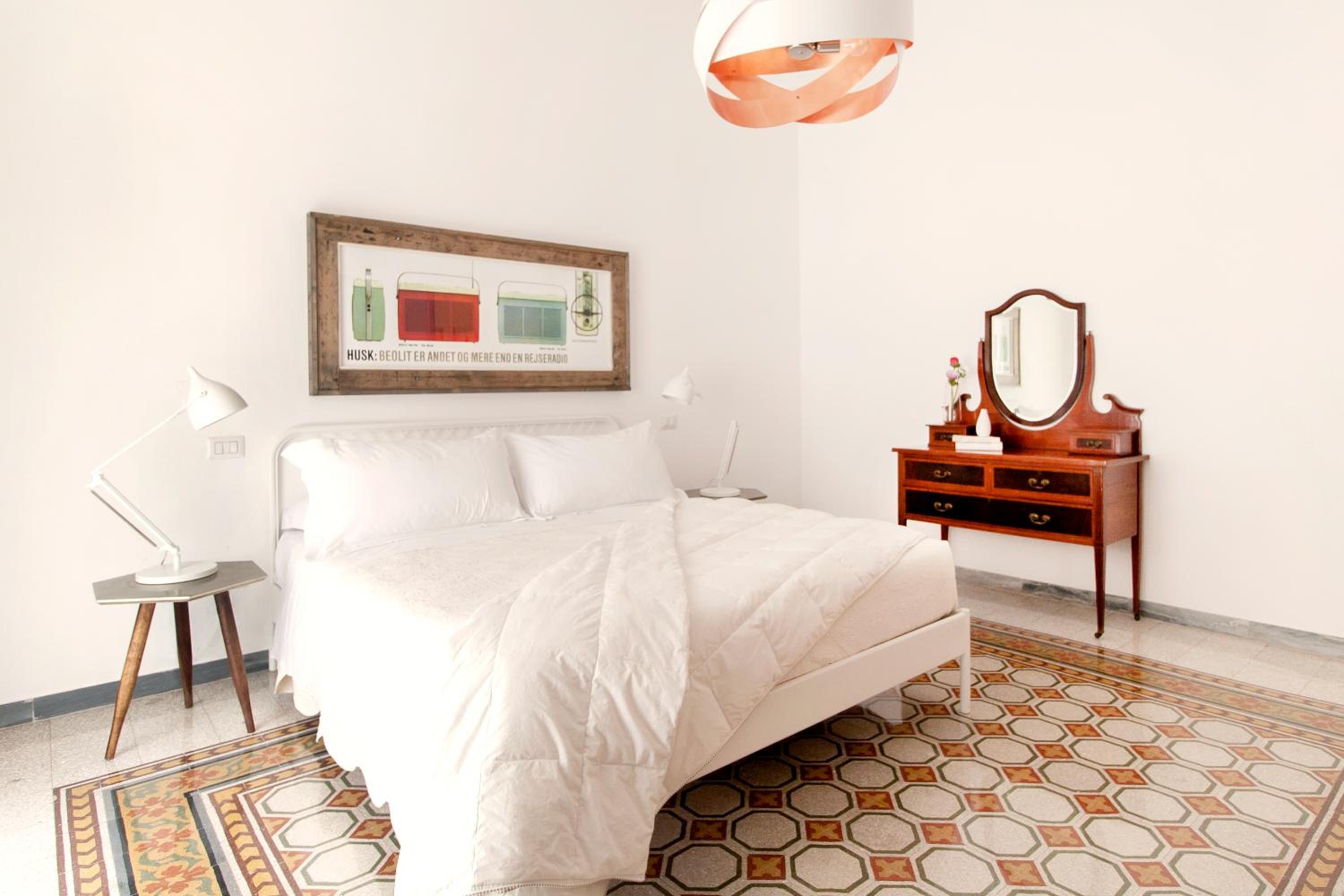 Modern Comfort, Poetic Charm